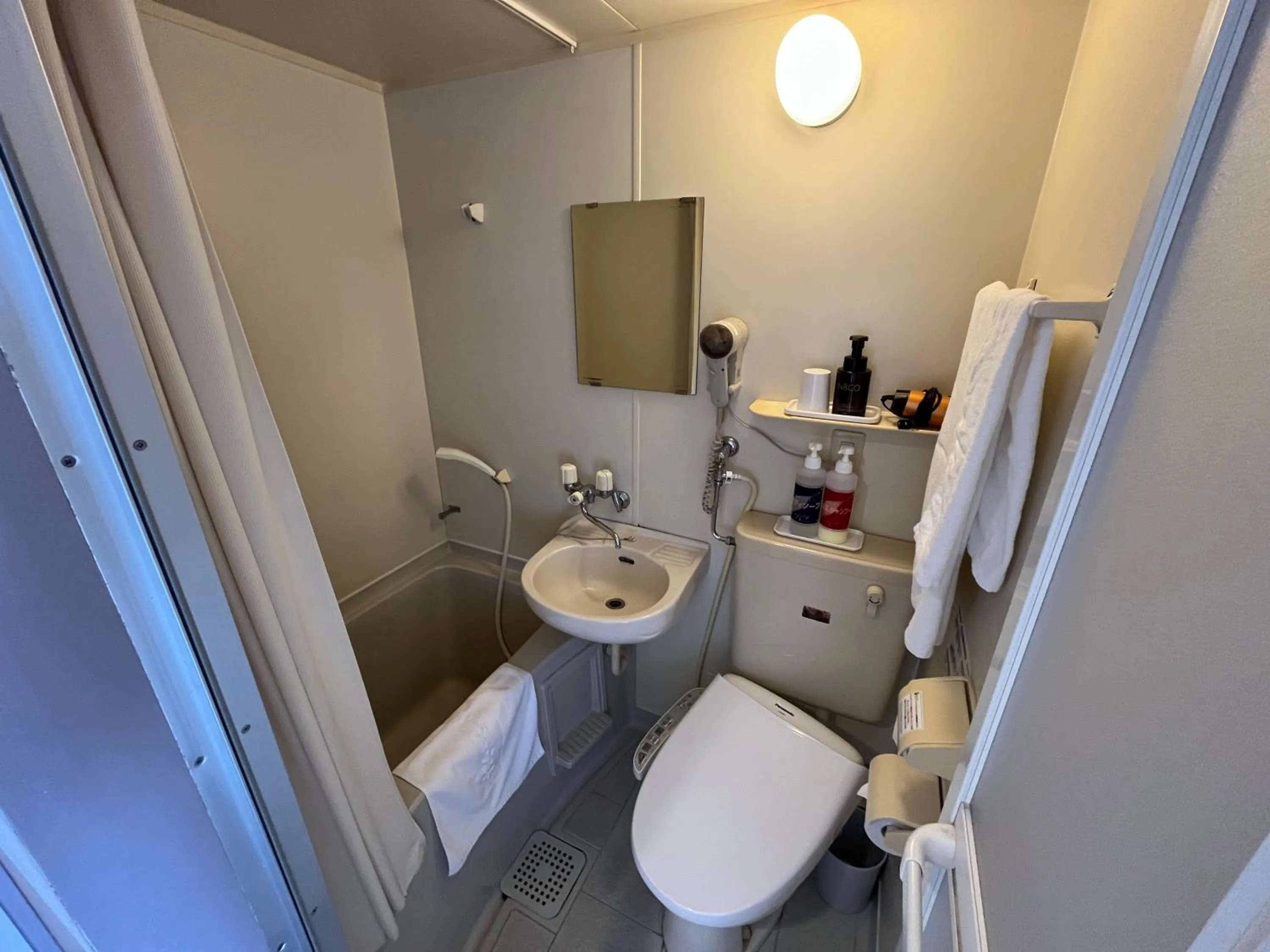 Shower in Hotel Marsh Land