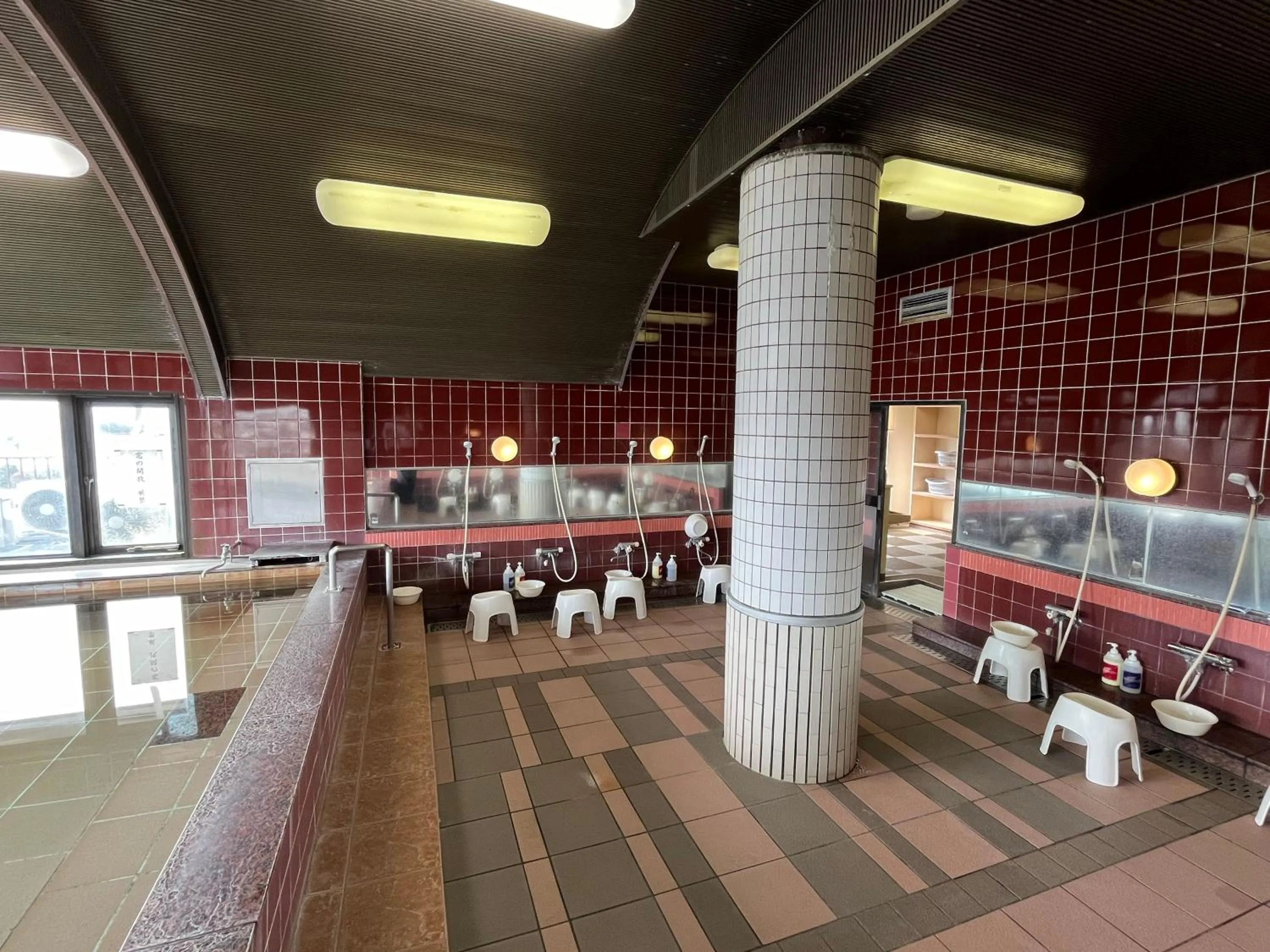Public Bath in Hotel Marsh Land