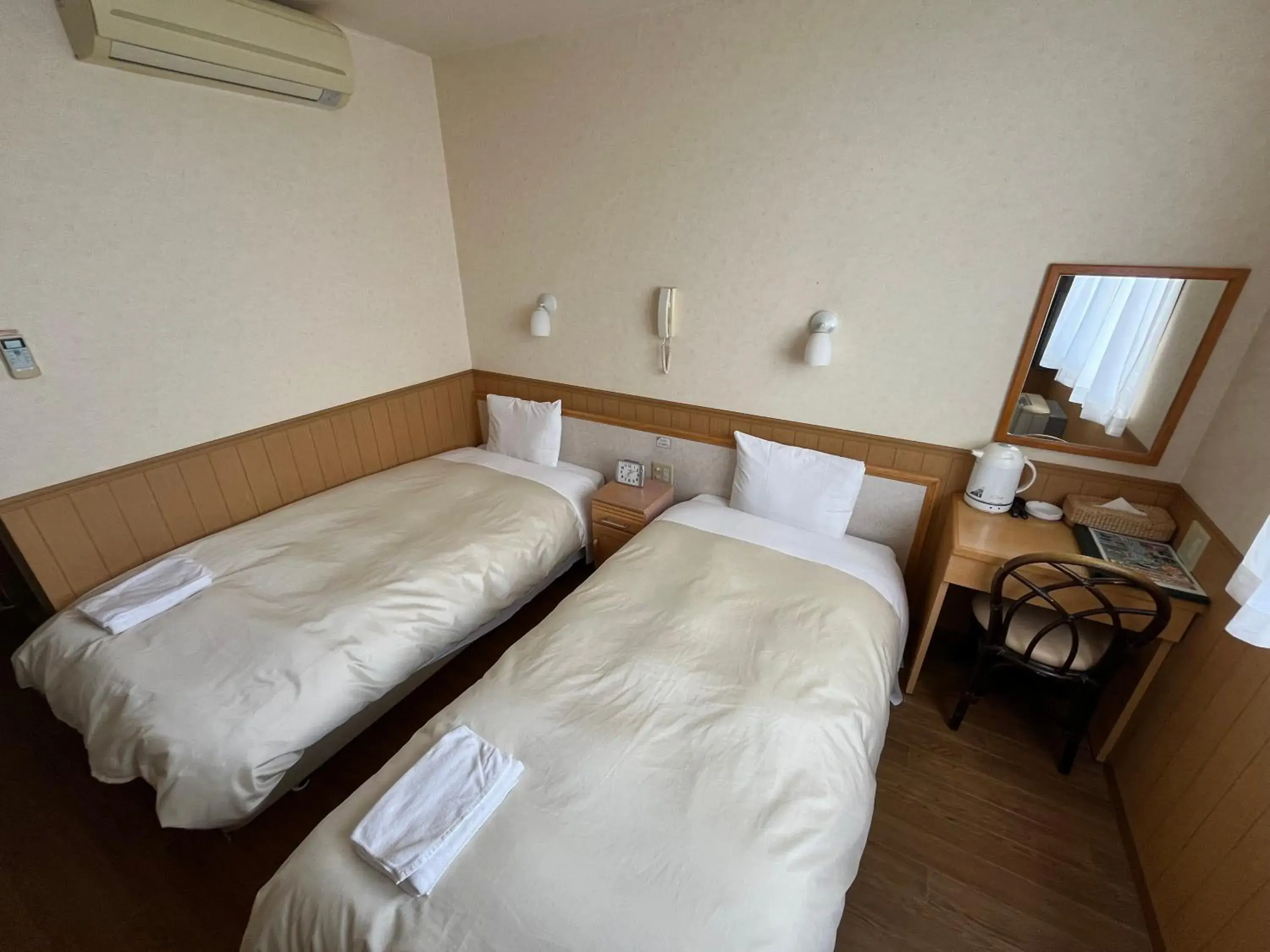 Bedroom, Bed in Lasting Hotel Bedroom, Bed in Lasting Hotel