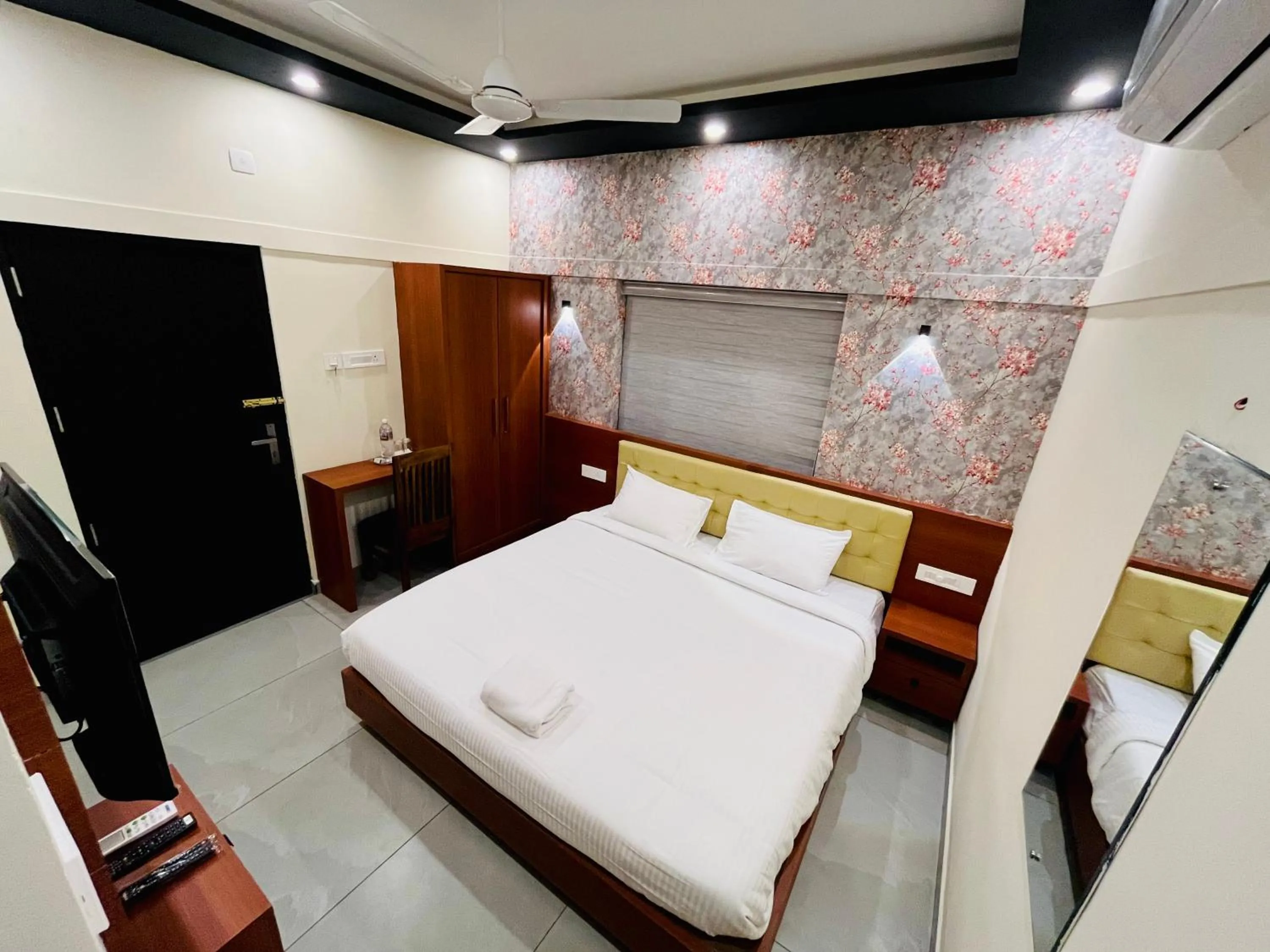 Bedroom, Bed in Kovilakam Achutham