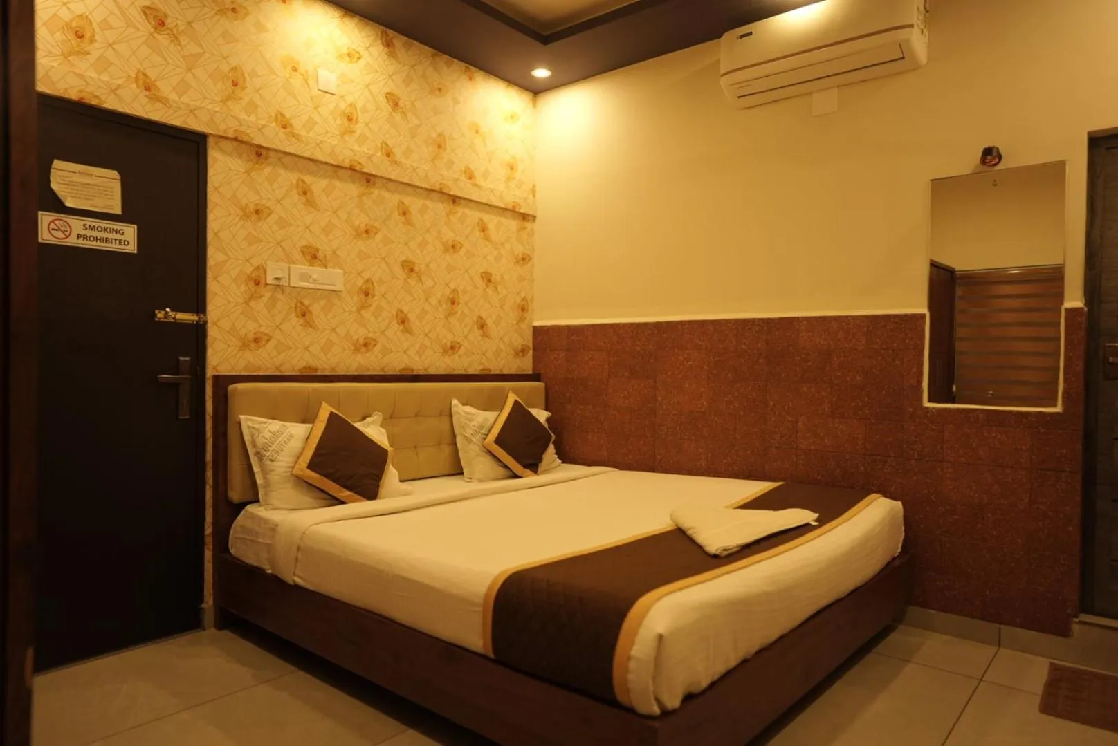 Bedroom, Bed in Kovilakam Achutham