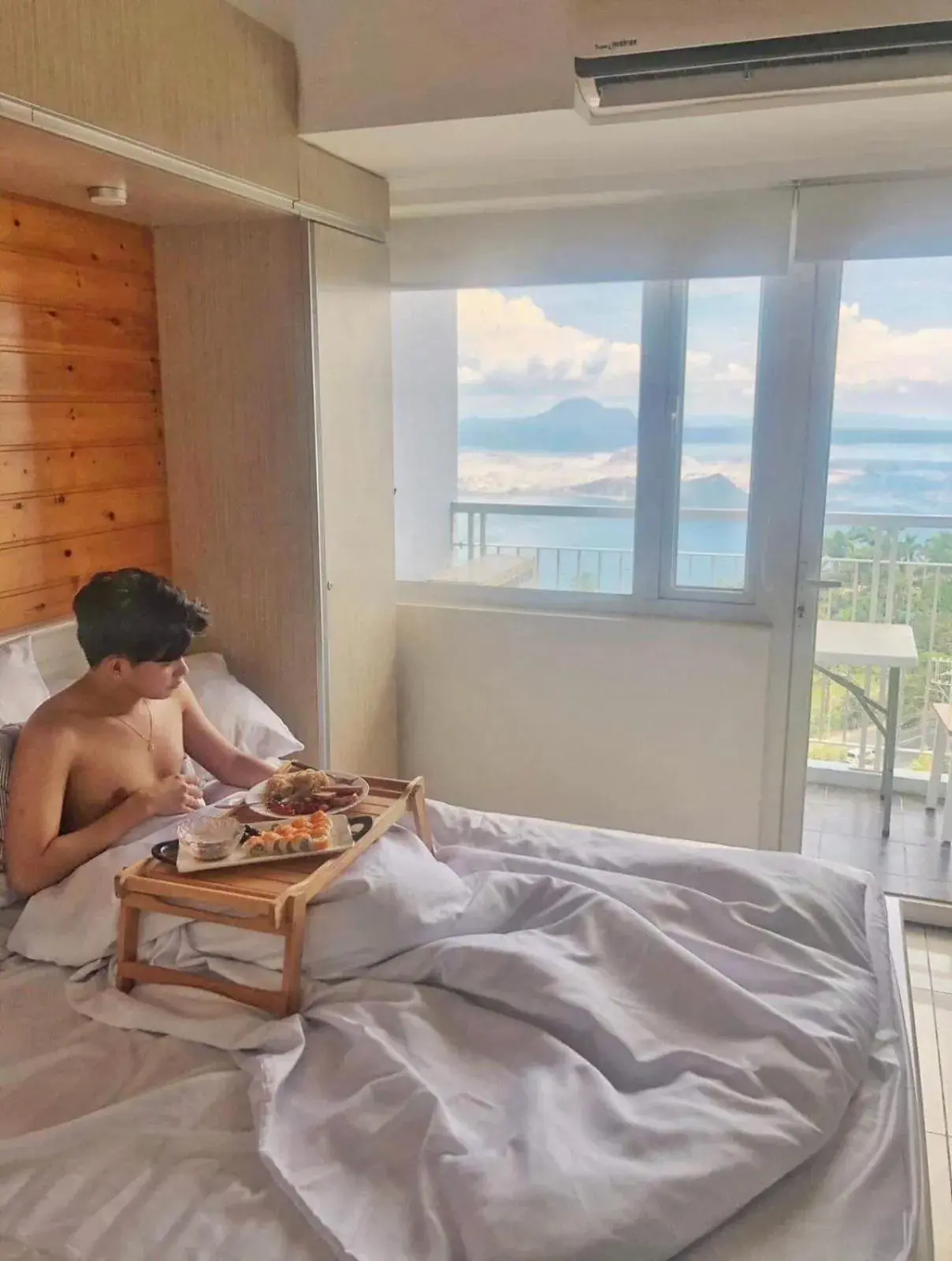 Bed in JT Tagaytay Suites Bed in JT Tagaytay Suites