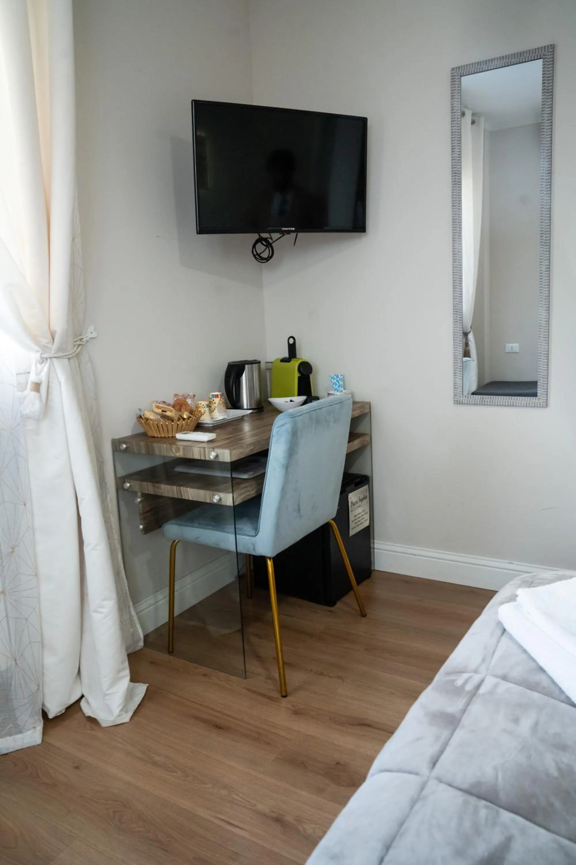 TV and multimedia, Bed in La Residenza Isabella