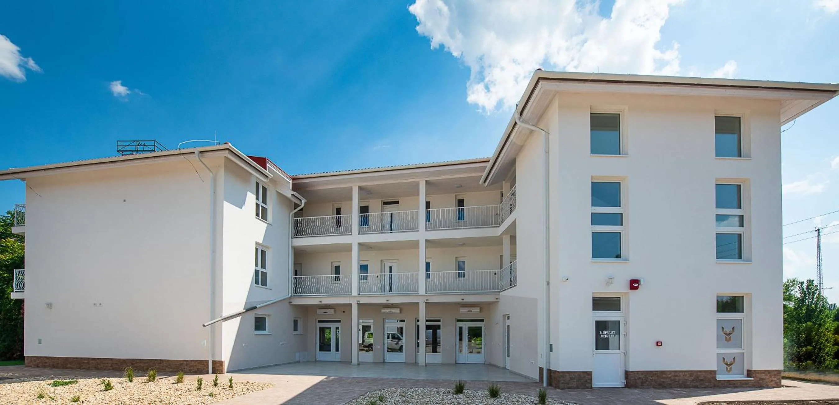 Two-Bedroom Apartment - single occupancy in Aranyszarvas Panzió****, Étterem és Grillterasz