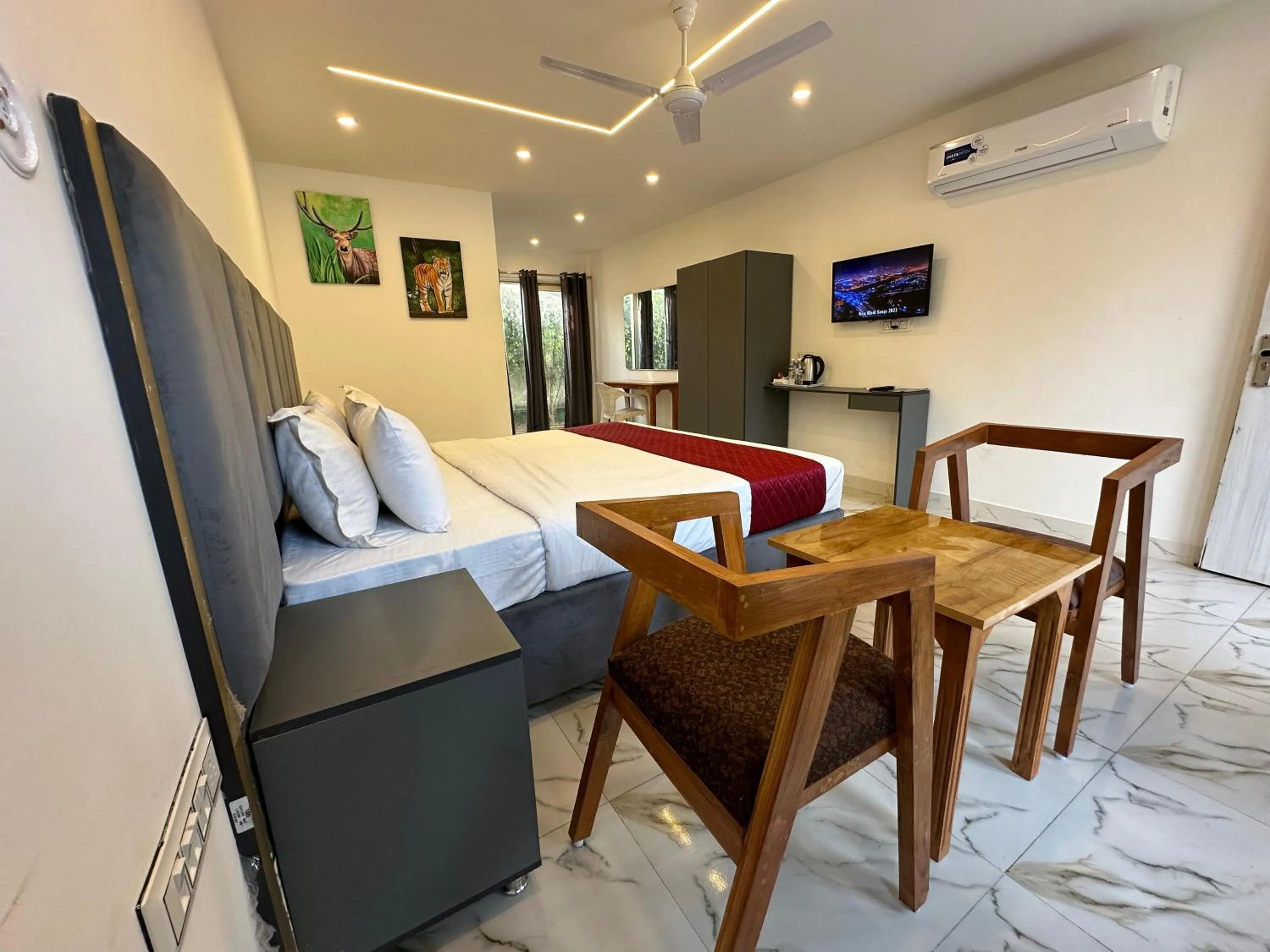 Bed, Seating Area in Six seasons resort