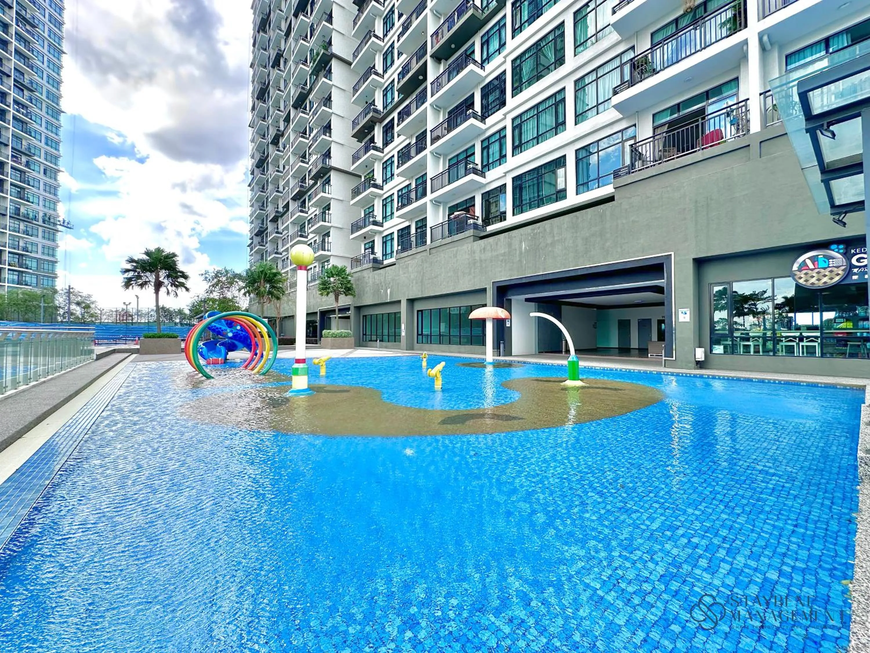 Swimming pool in Molek Regency By Stayrene