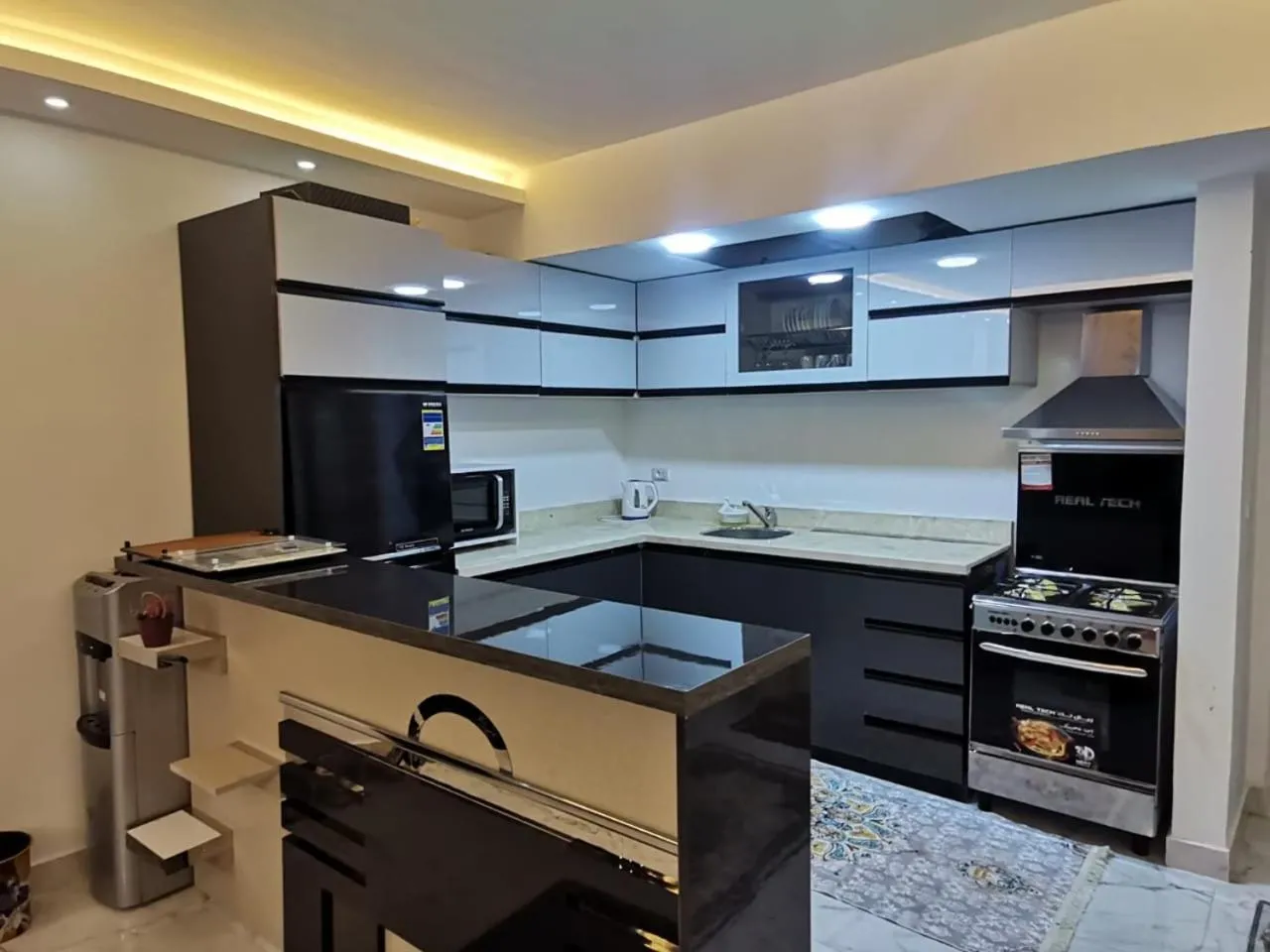 Kitchen or kitchenette in Fanadir Bay Resort