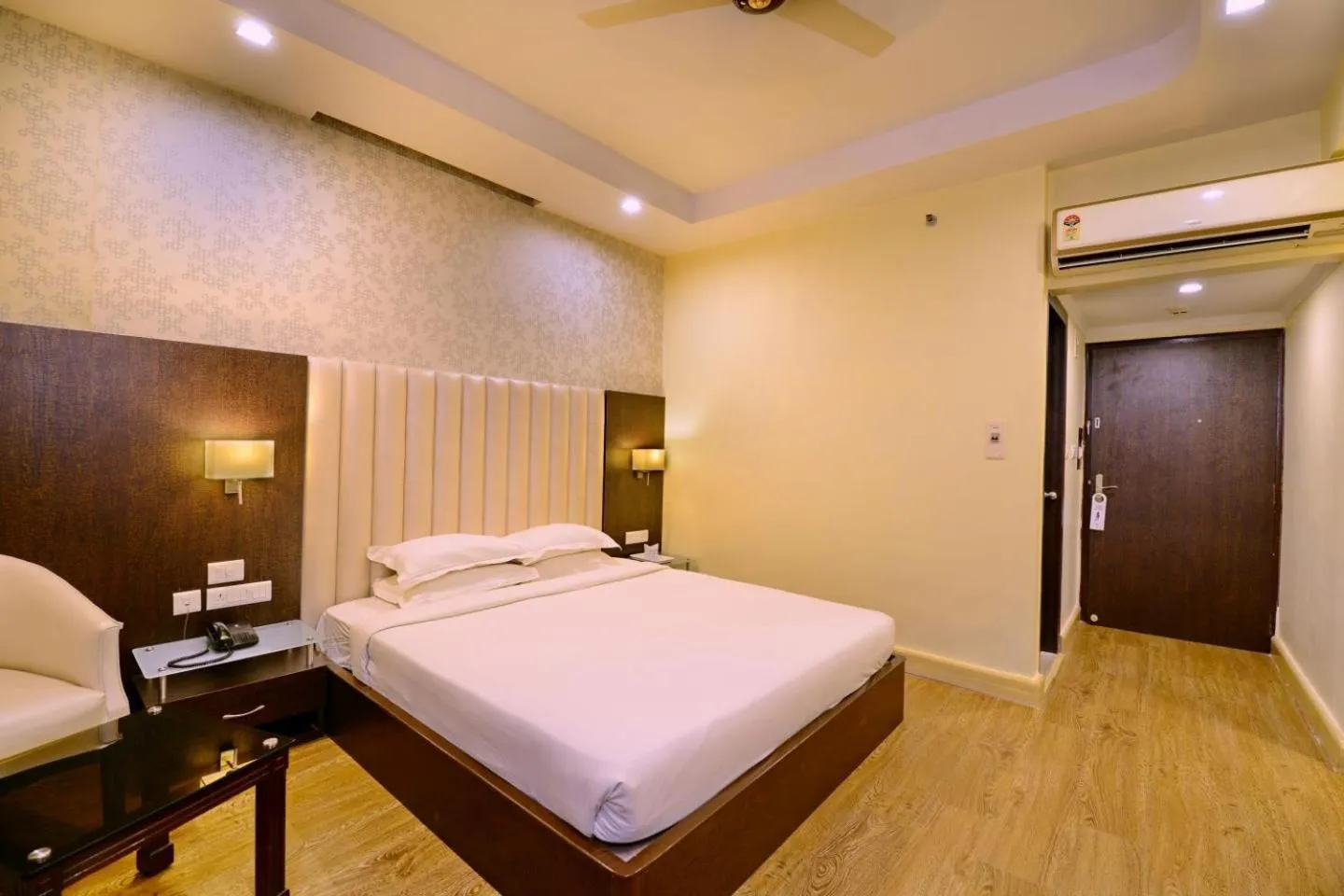 Photo of the whole room, Bed in Hotel The Sojourn