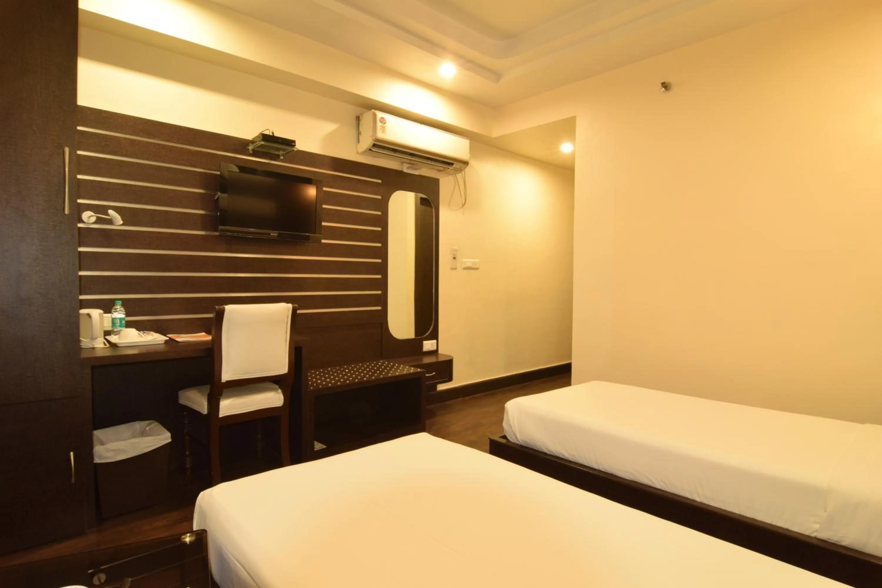 Photo of the whole room, Bed in Hotel The Sojourn