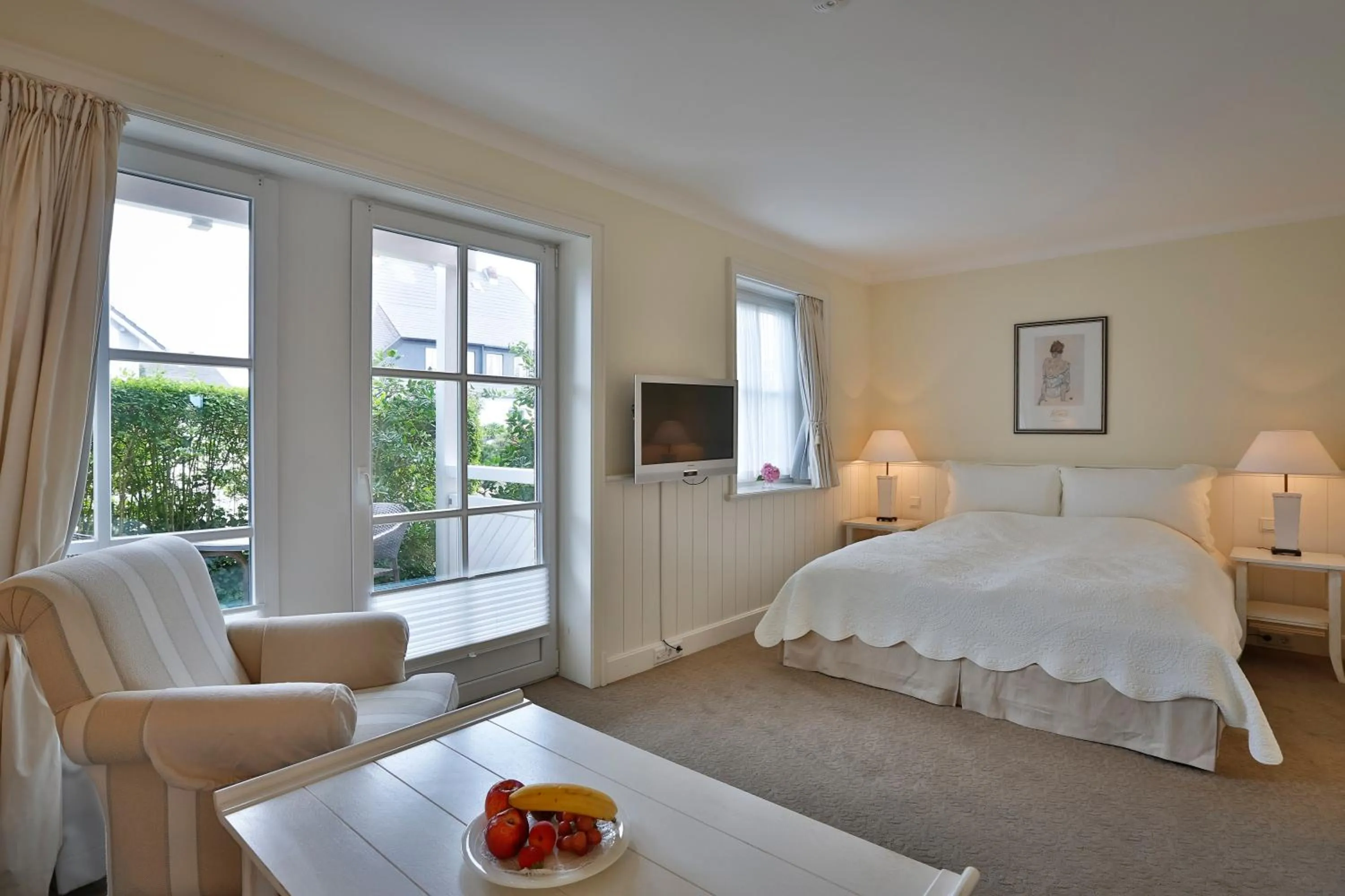 Photo of the whole room, Bed in Hotel und Restaurant Jörg Müller