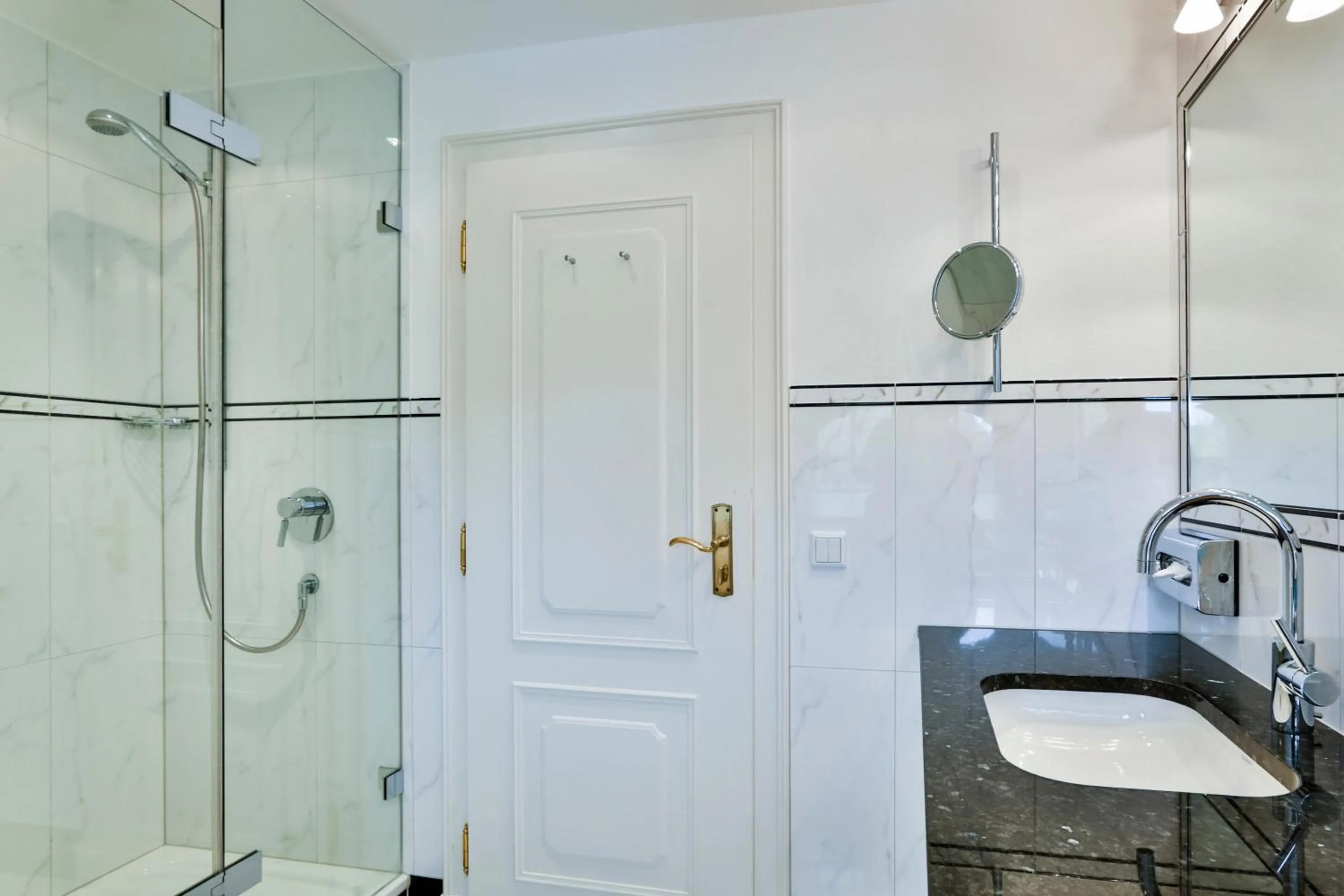 Bathroom in Hotel und Restaurant Jörg Müller