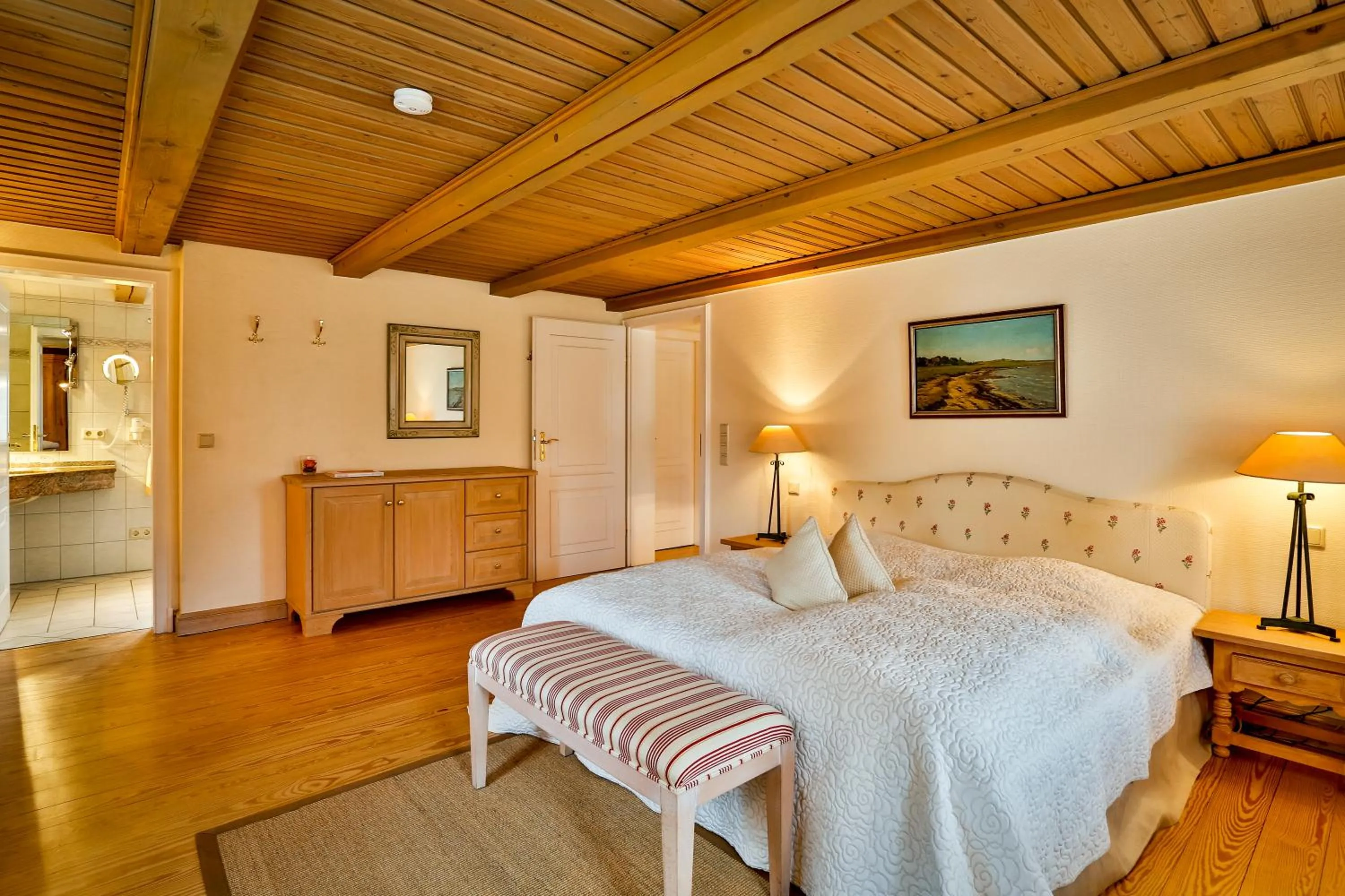 Photo of the whole room, Bed in Hotel und Restaurant Jörg Müller