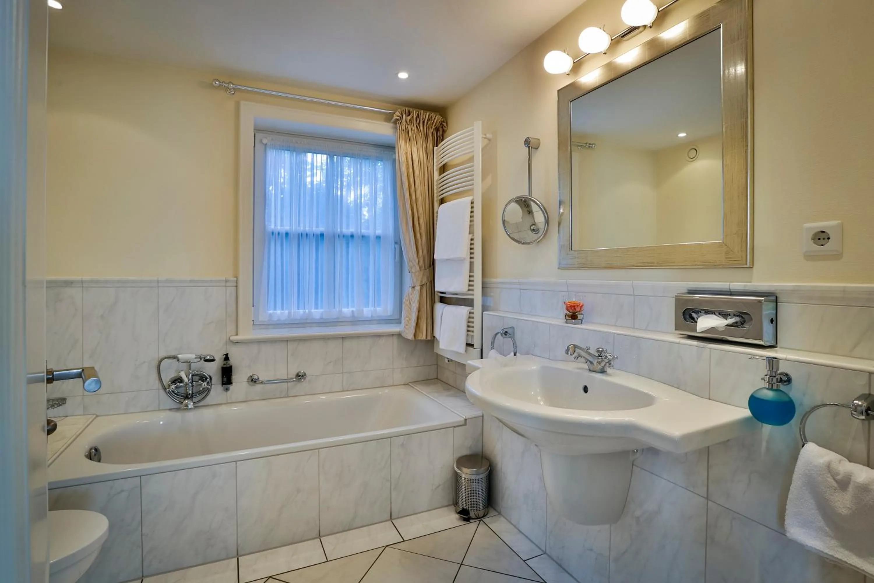 Bathroom in Hotel und Restaurant Jörg Müller