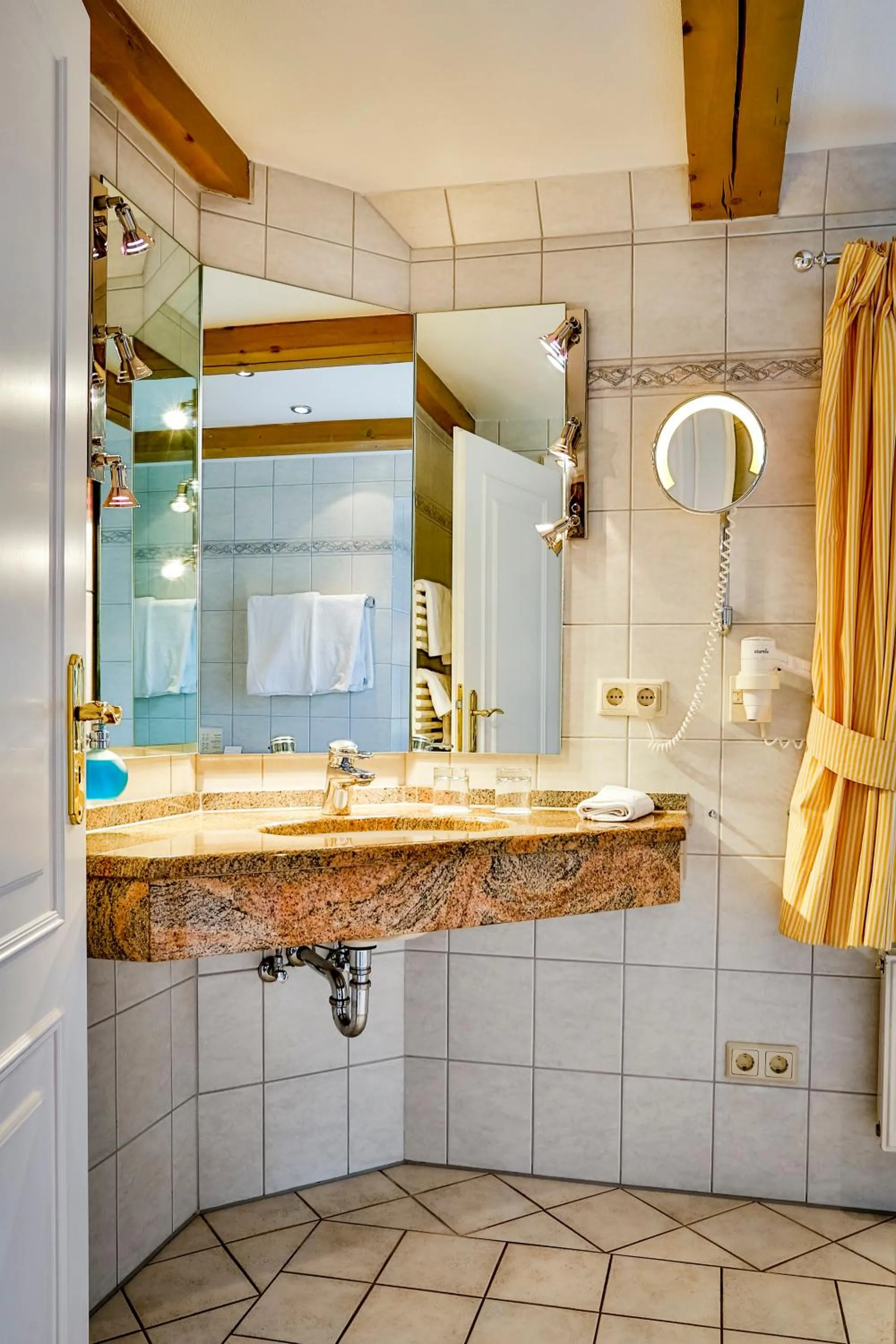 Bathroom in Hotel und Restaurant Jörg Müller