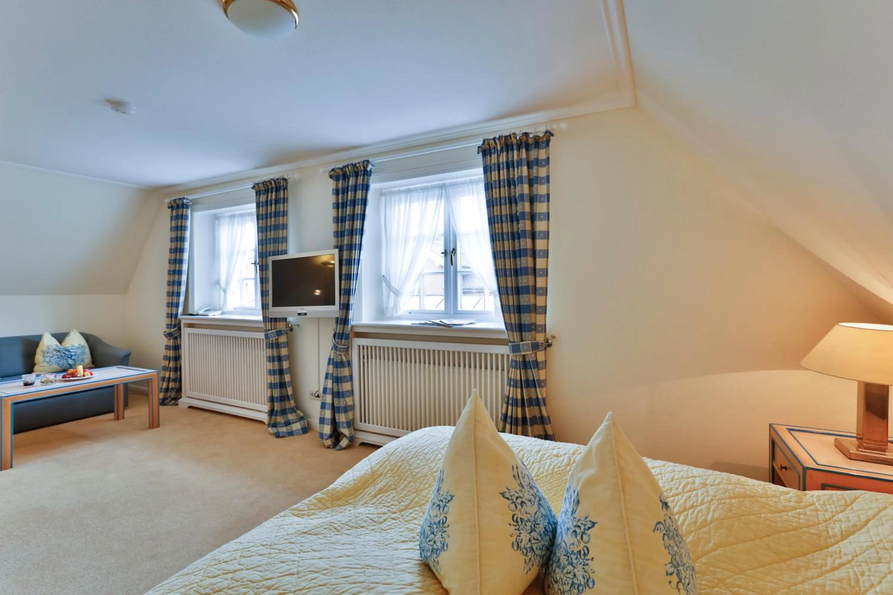 Bedroom, Bed in Hotel und Restaurant Jörg Müller