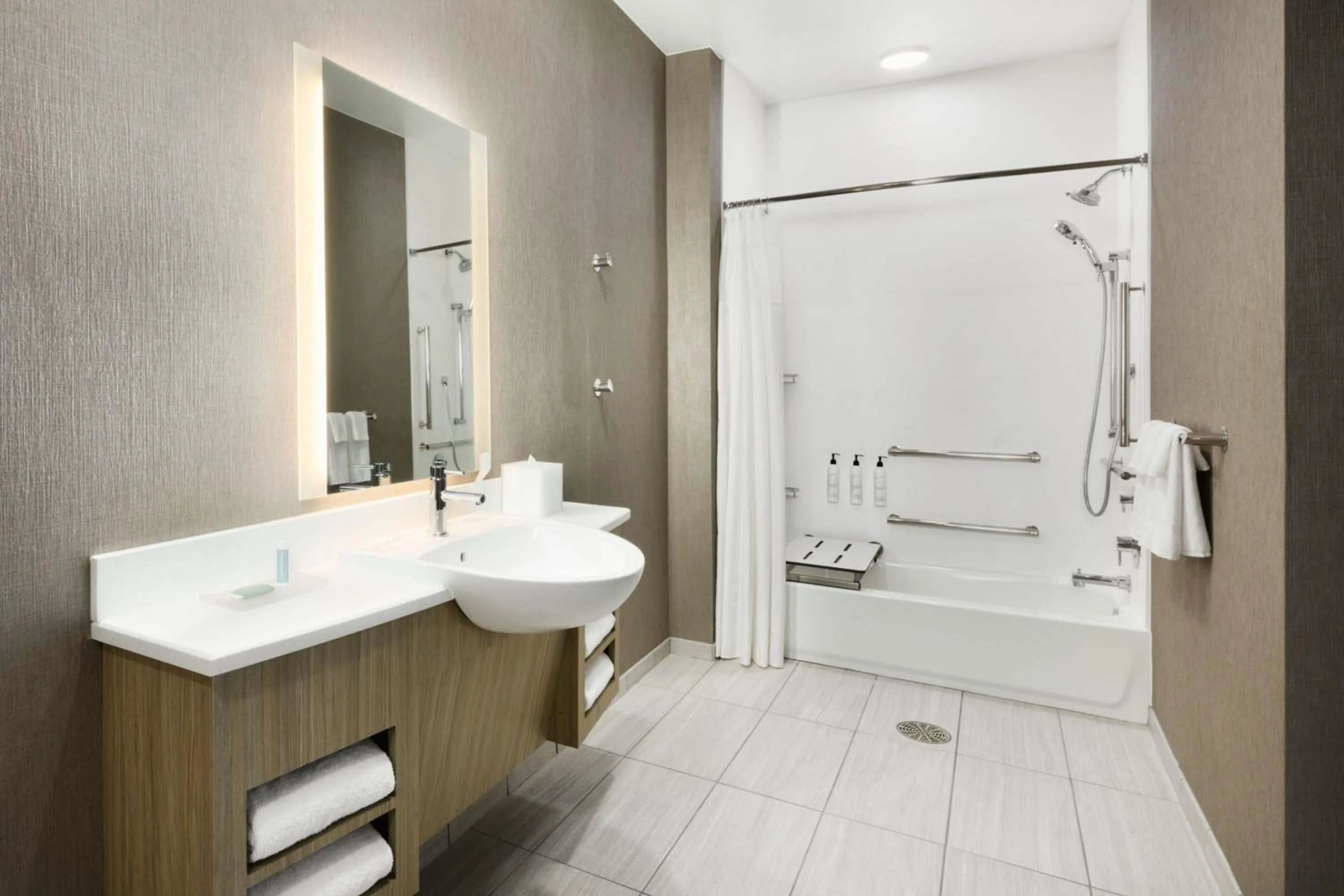 Bathroom in SpringHill Suites by Marriott Dothan