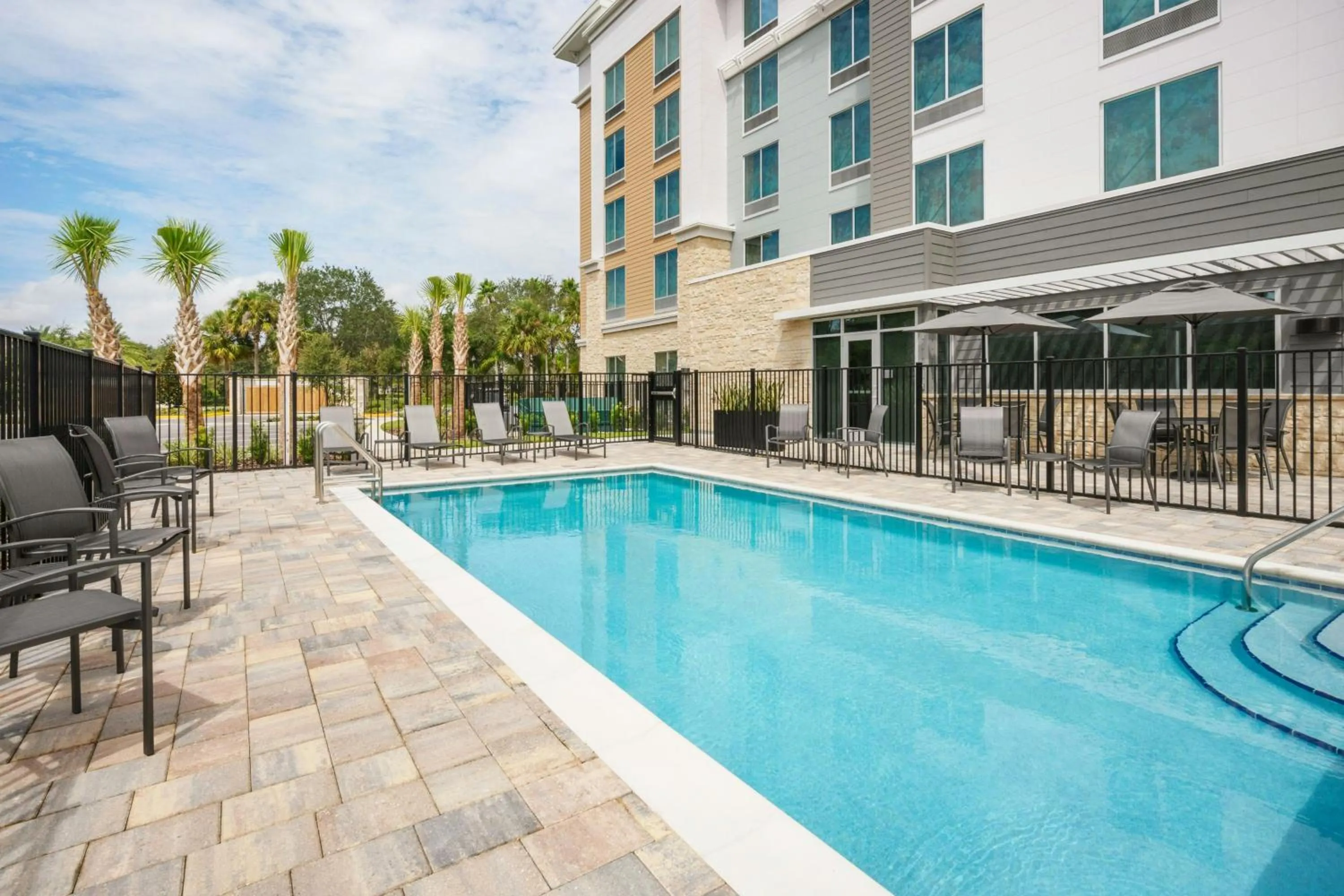 Swimming pool in Fairfield by Marriott Inn & Suites Orlando at Millenia