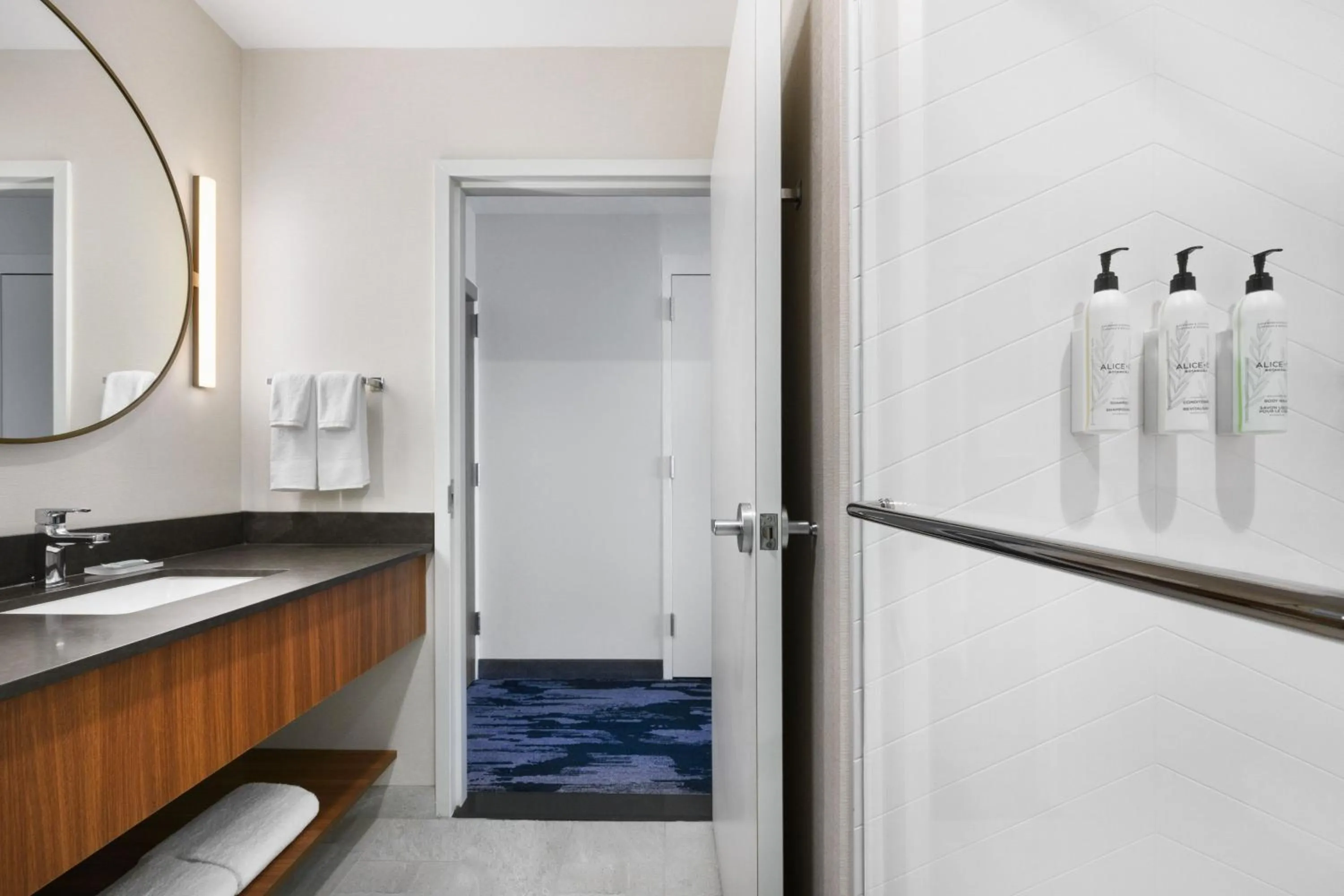 Bathroom in Fairfield by Marriott Inn & Suites Orlando at Millenia