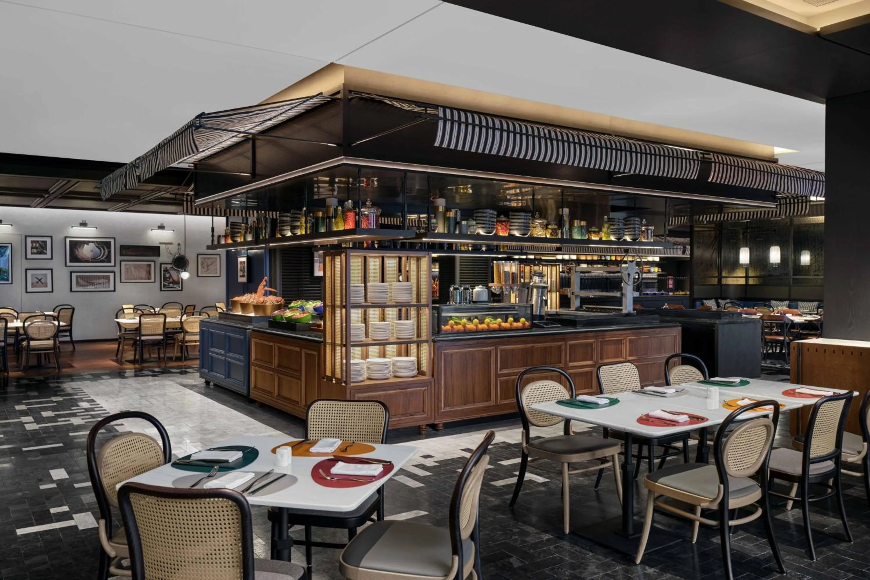 Restaurant/places to eat in Le Meridien Shenzhen, Bao'an