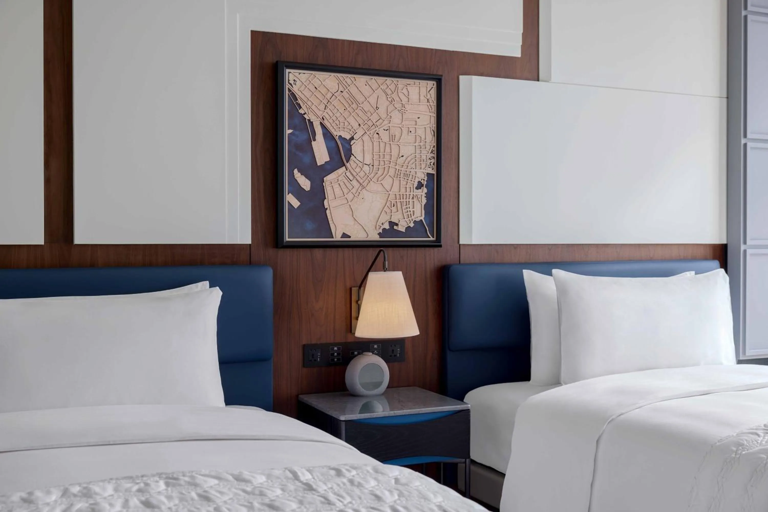 Photo of the whole room, Bed in Le Meridien Shenzhen, Bao'an