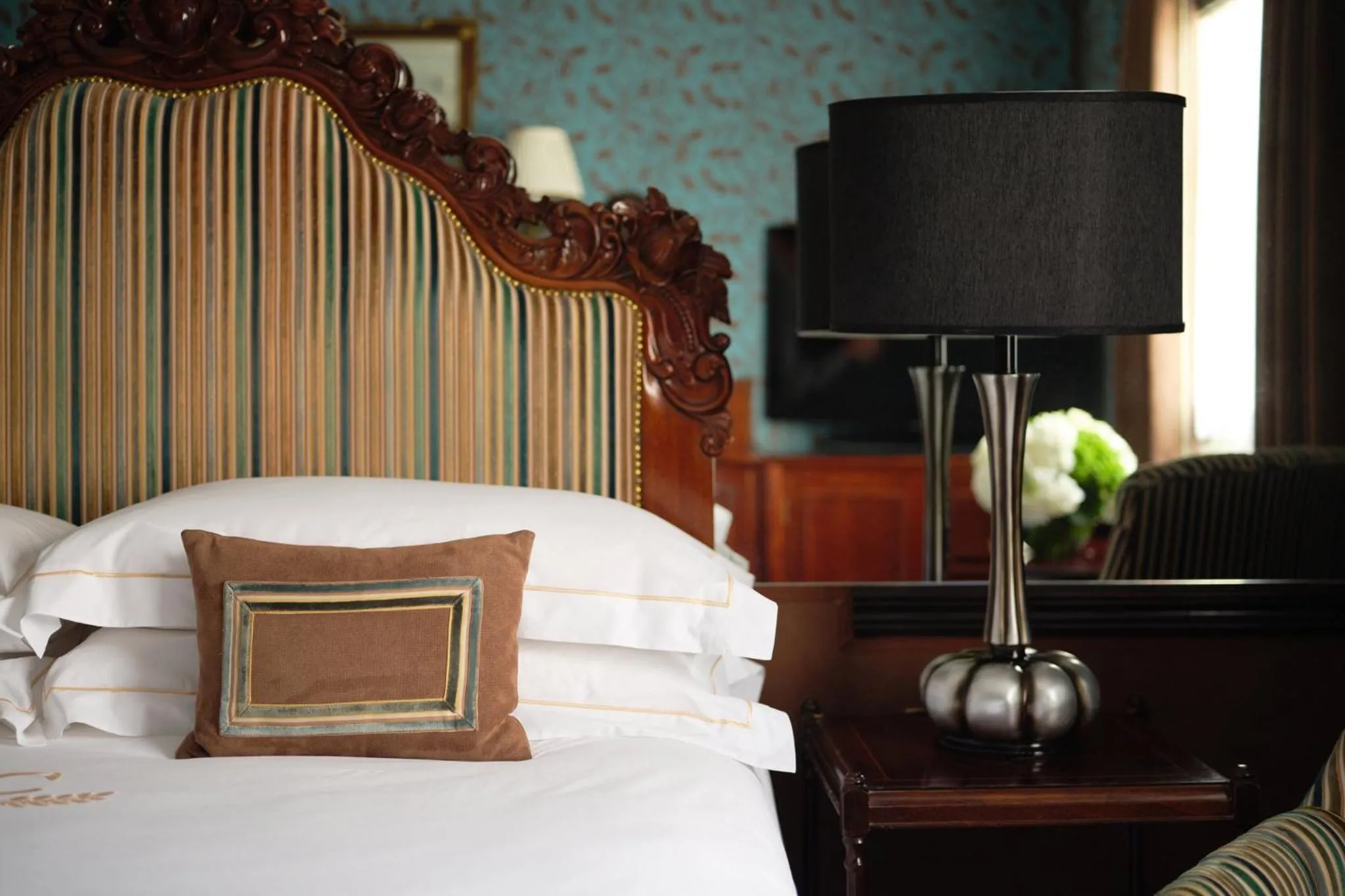 Photo of the whole room, Bed in The Chesterfield Mayfair