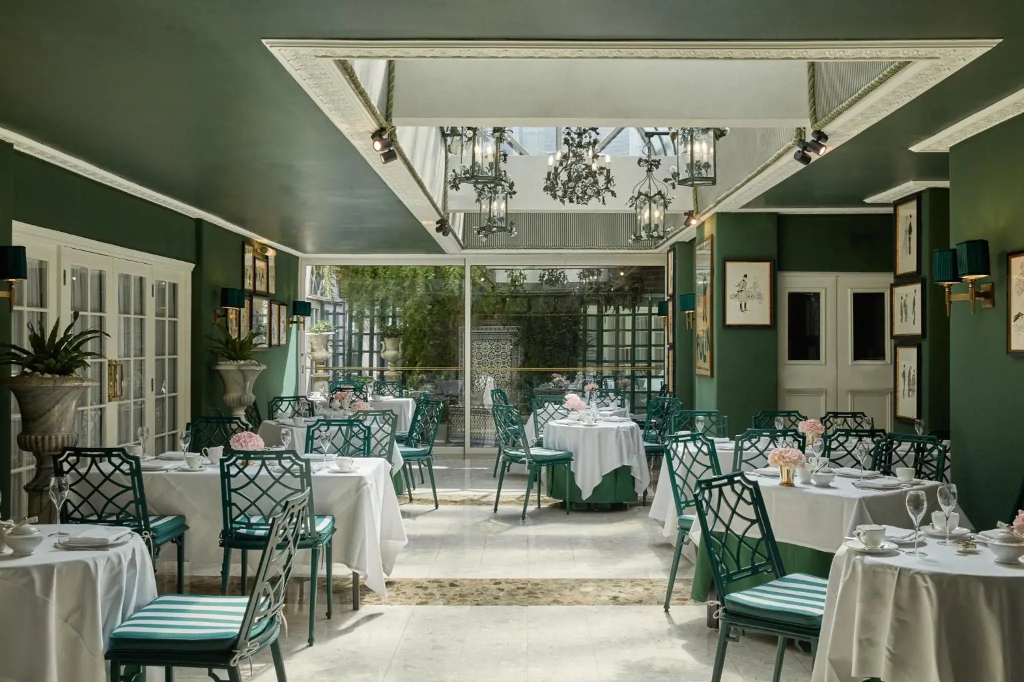 Lounge or bar in The Chesterfield Mayfair Lounge or bar in The Chesterfield Mayfair