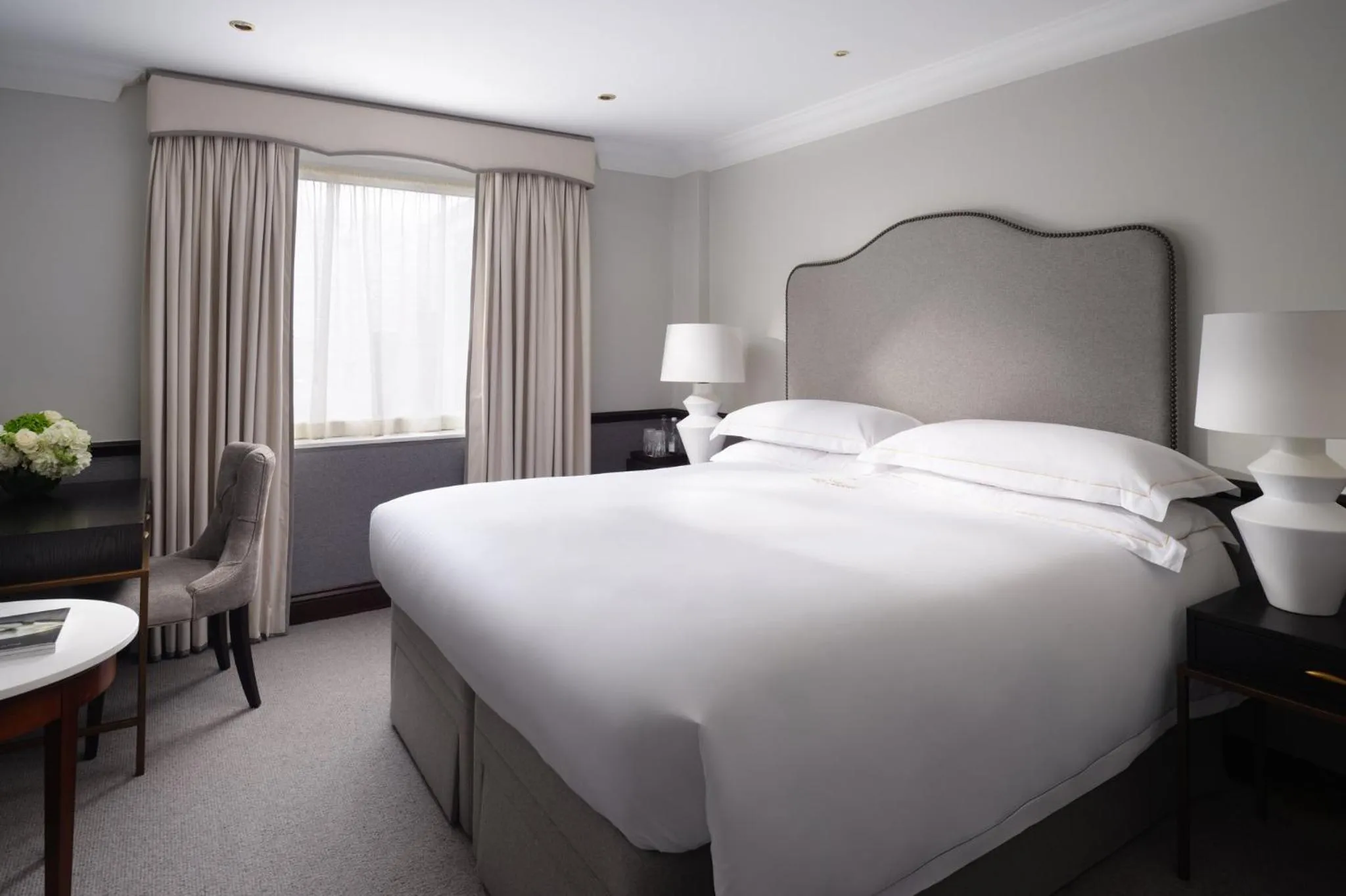 Photo of the whole room, Bed in The Chesterfield Mayfair