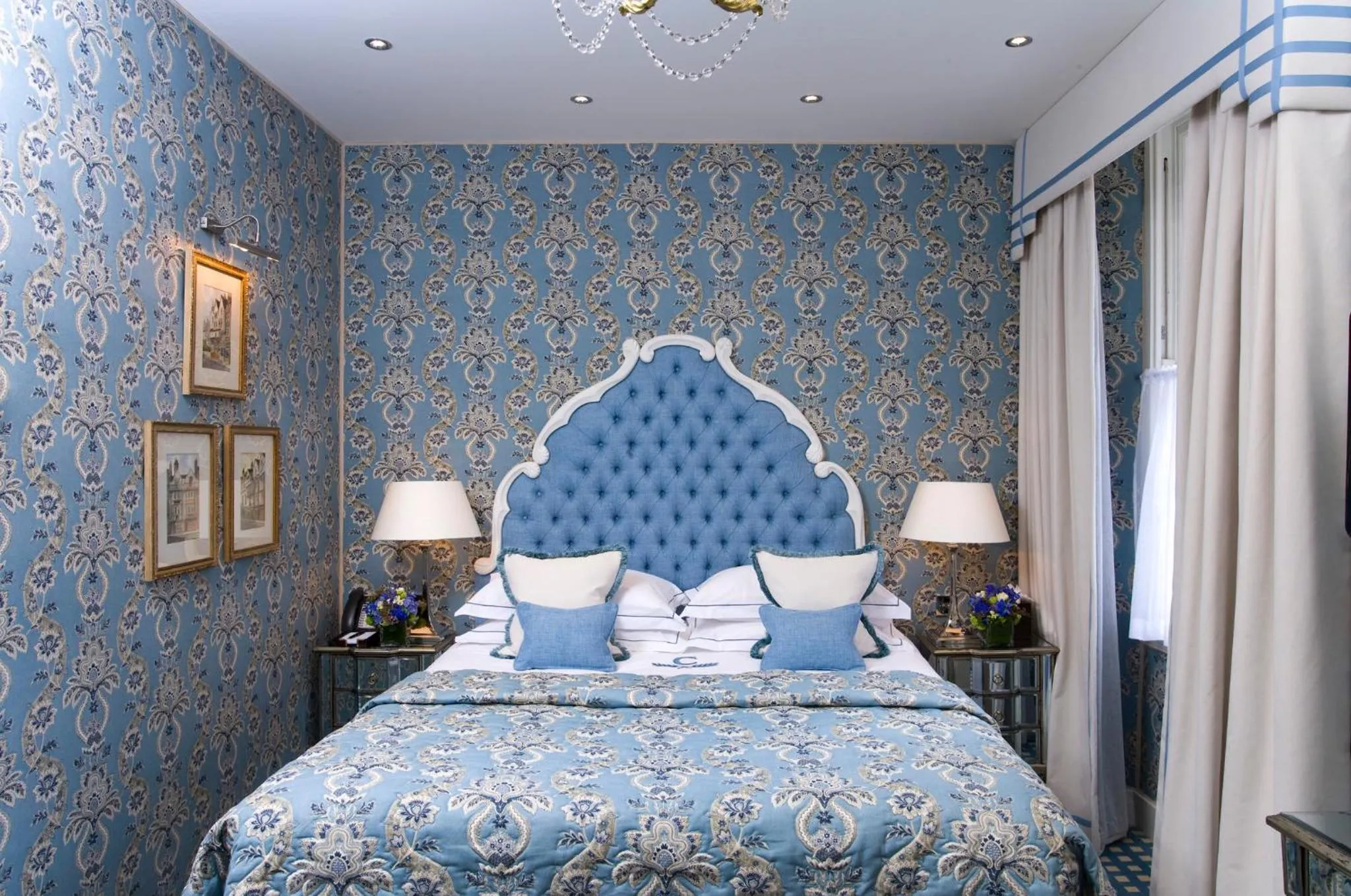 Photo of the whole room, Bed in The Chesterfield Mayfair