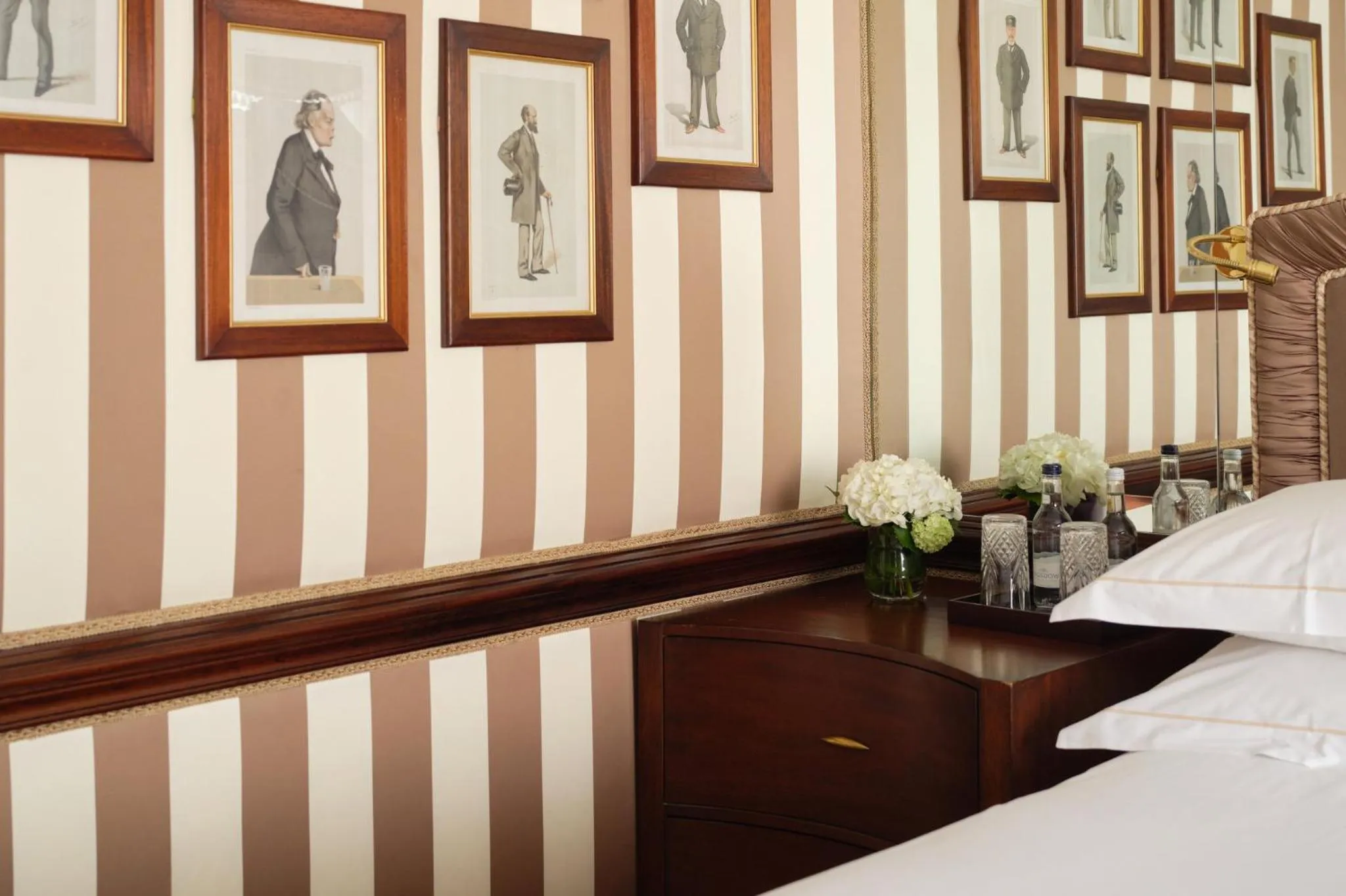 Photo of the whole room, Bed in The Chesterfield Mayfair