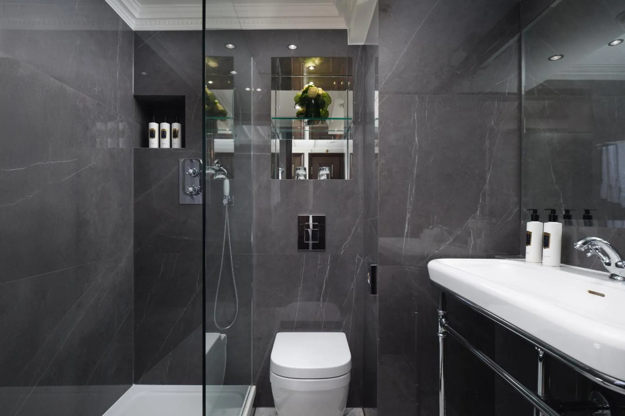 Photo of the whole room in The Chesterfield Mayfair