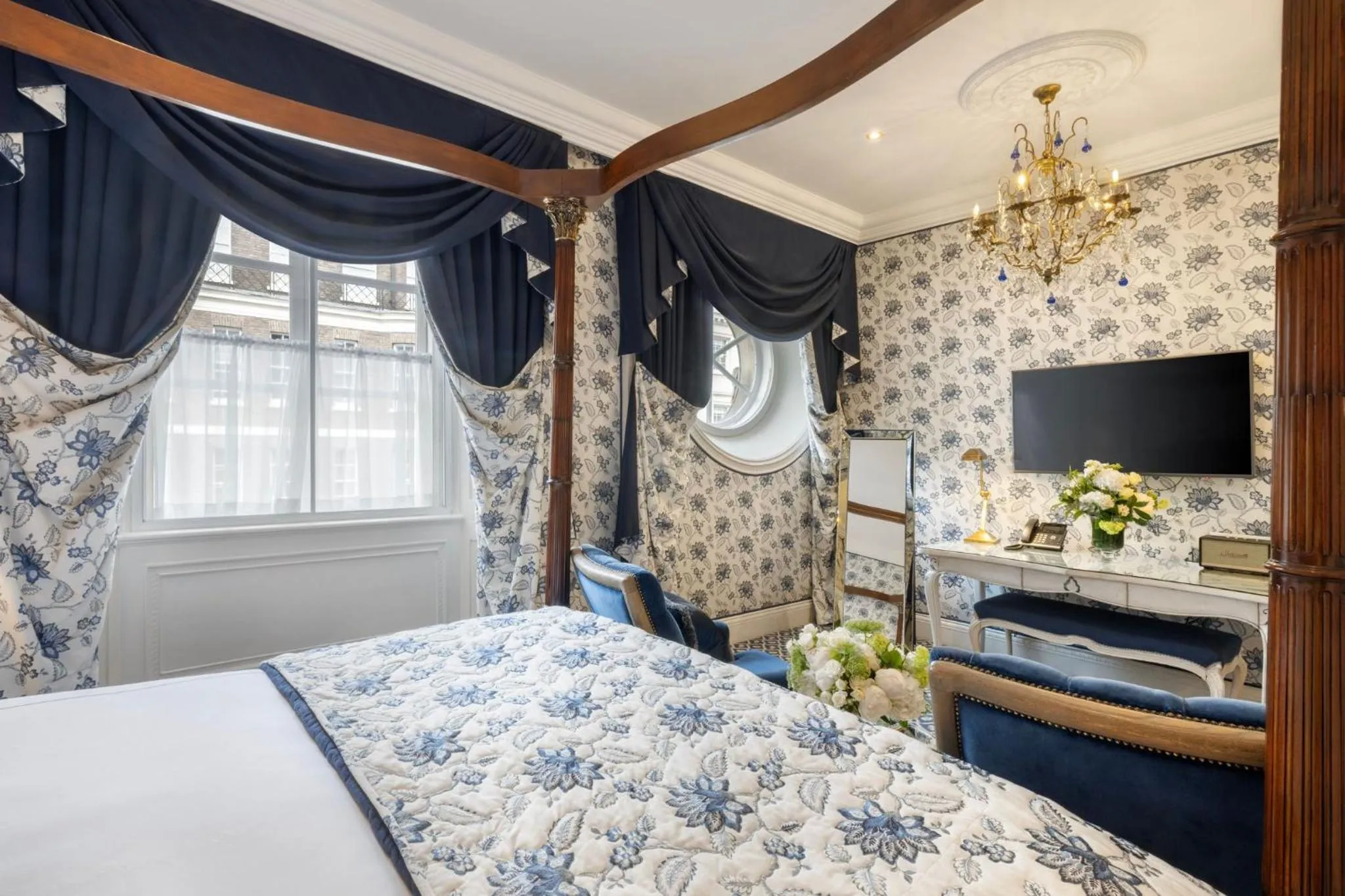 Bedroom, Bed in The Chesterfield Mayfair