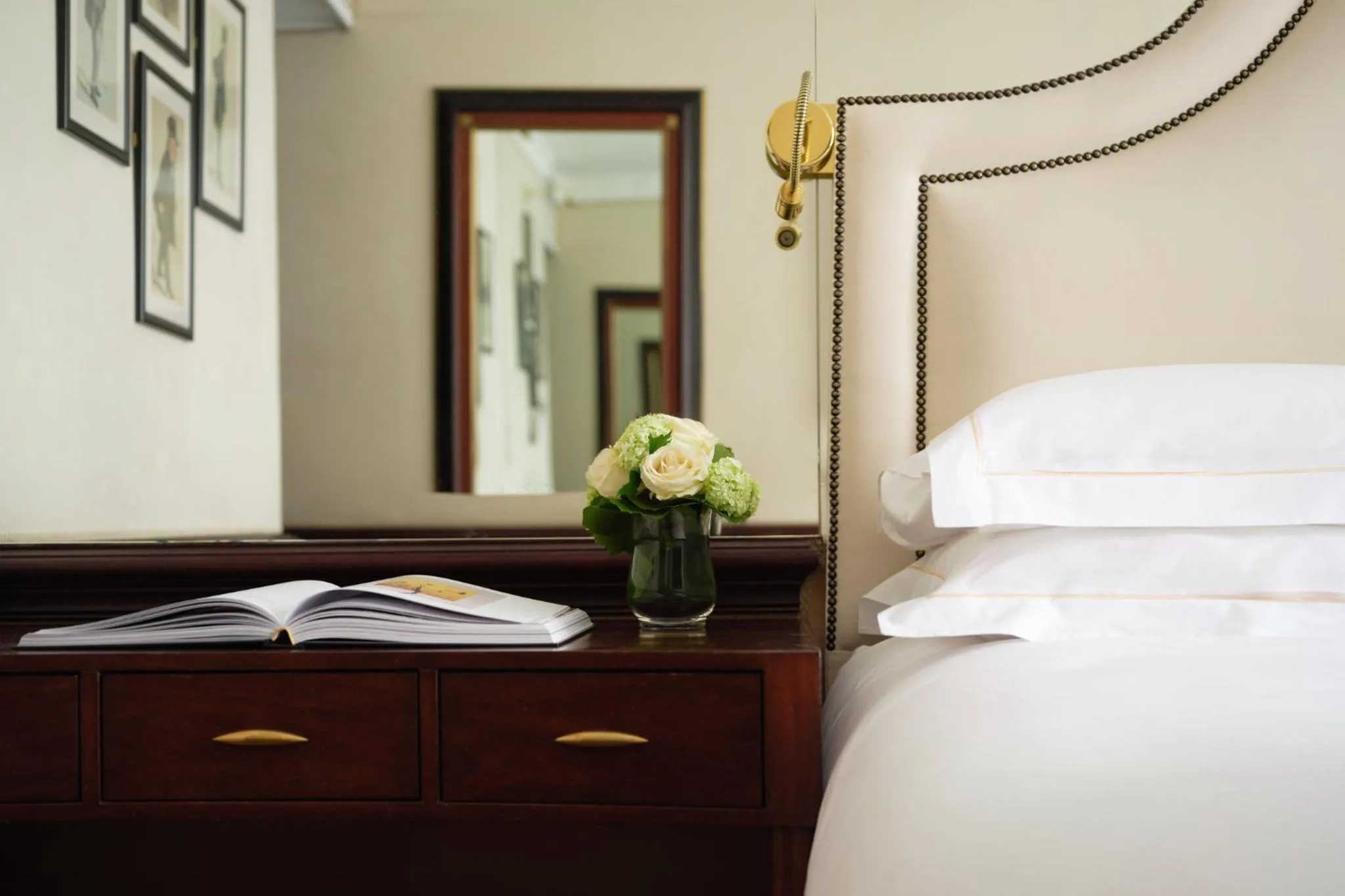 Photo of the whole room, Bed in The Chesterfield Mayfair