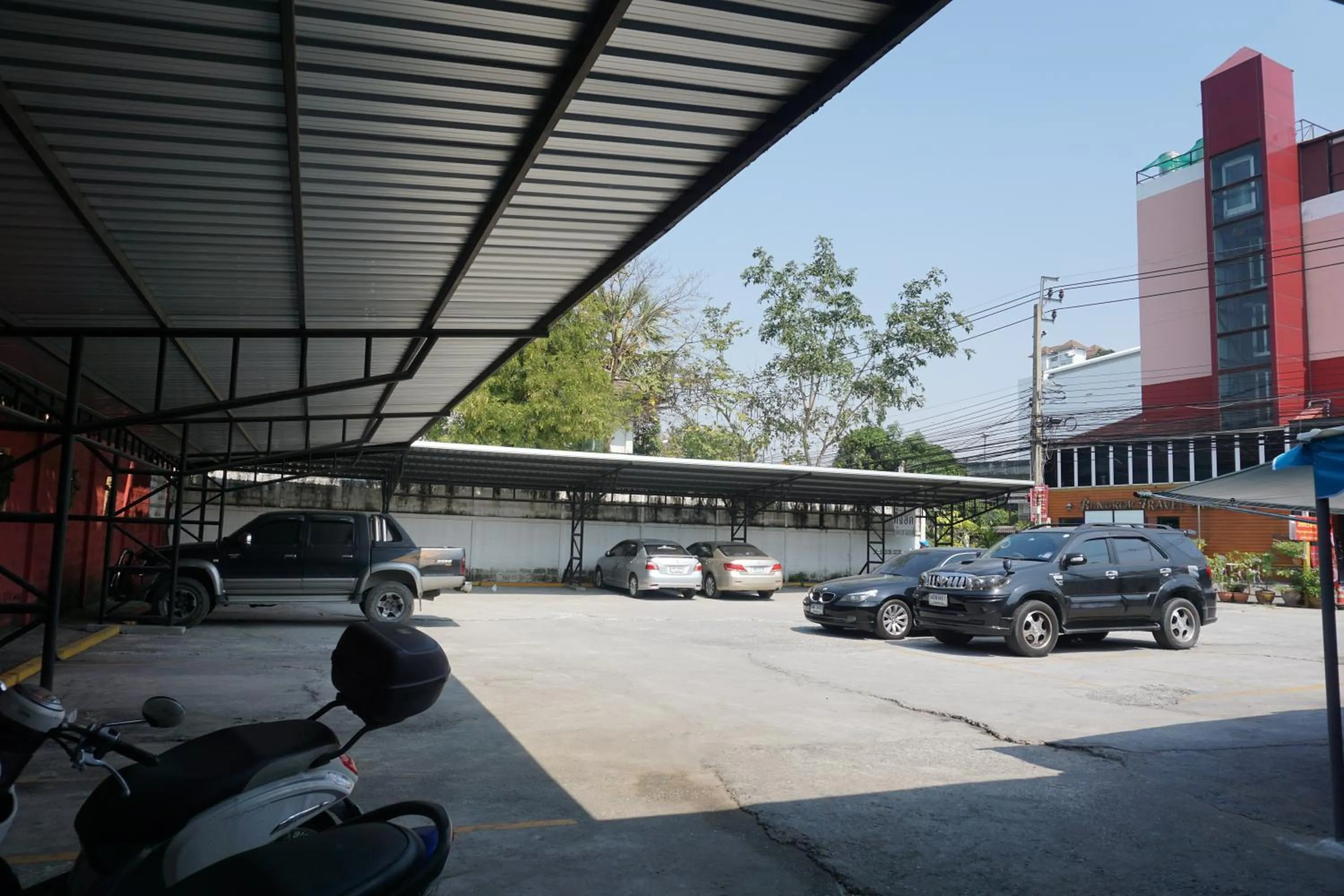 Area and facilities in Bangkok Travel Suites Hotel