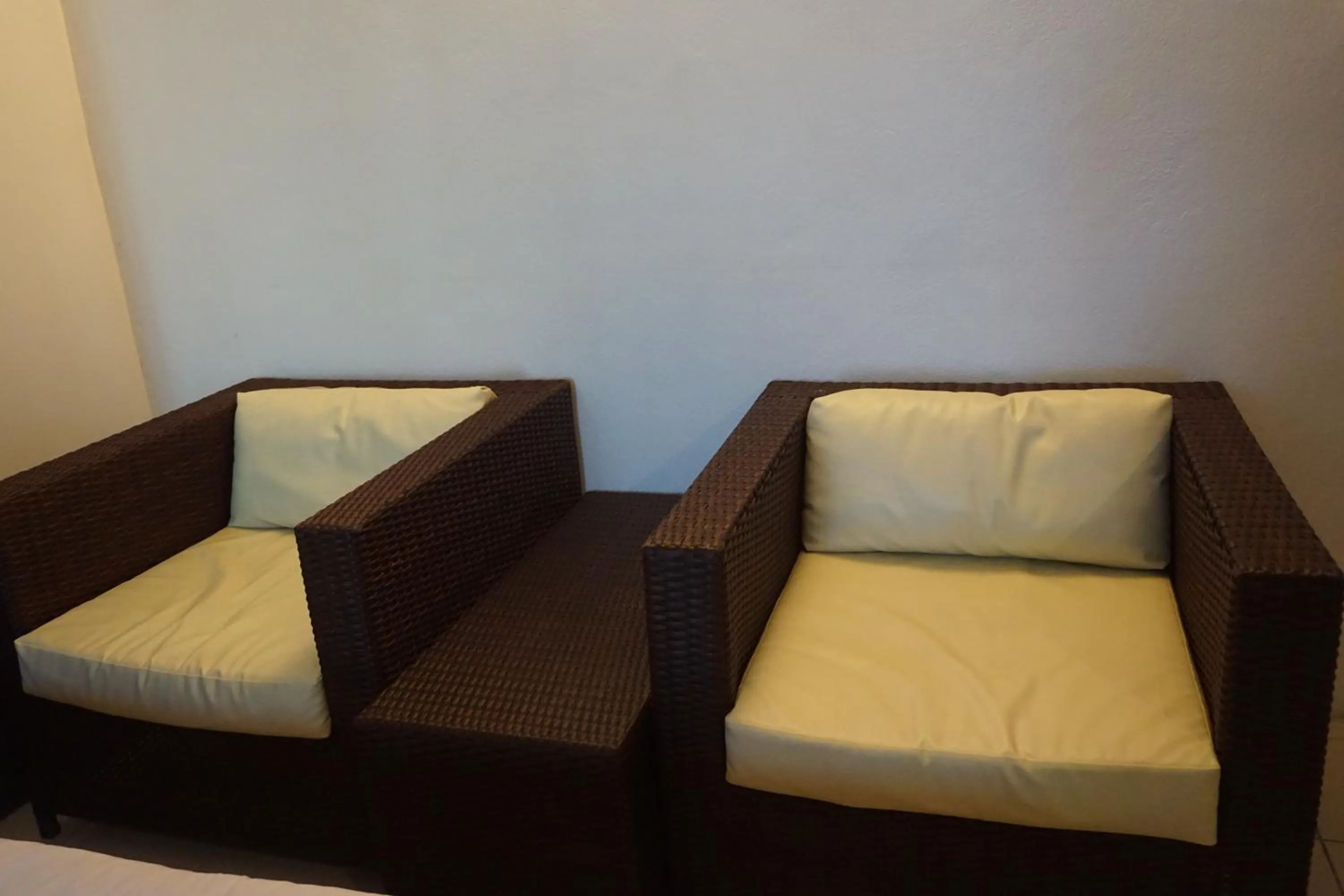 Area and facilities in Bangkok Travel Suites Hotel