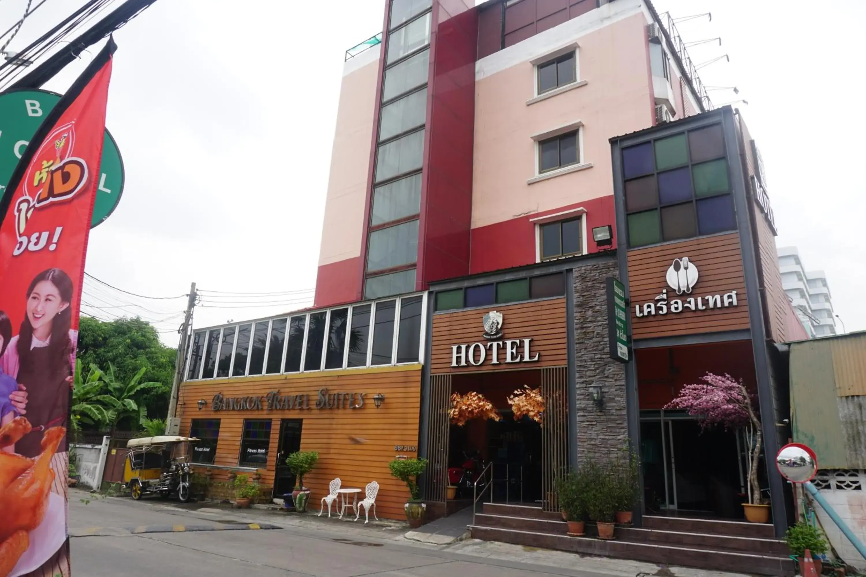 Property building in Bangkok Travel Suites Hotel Property building in Bangkok Travel Suites Hotel