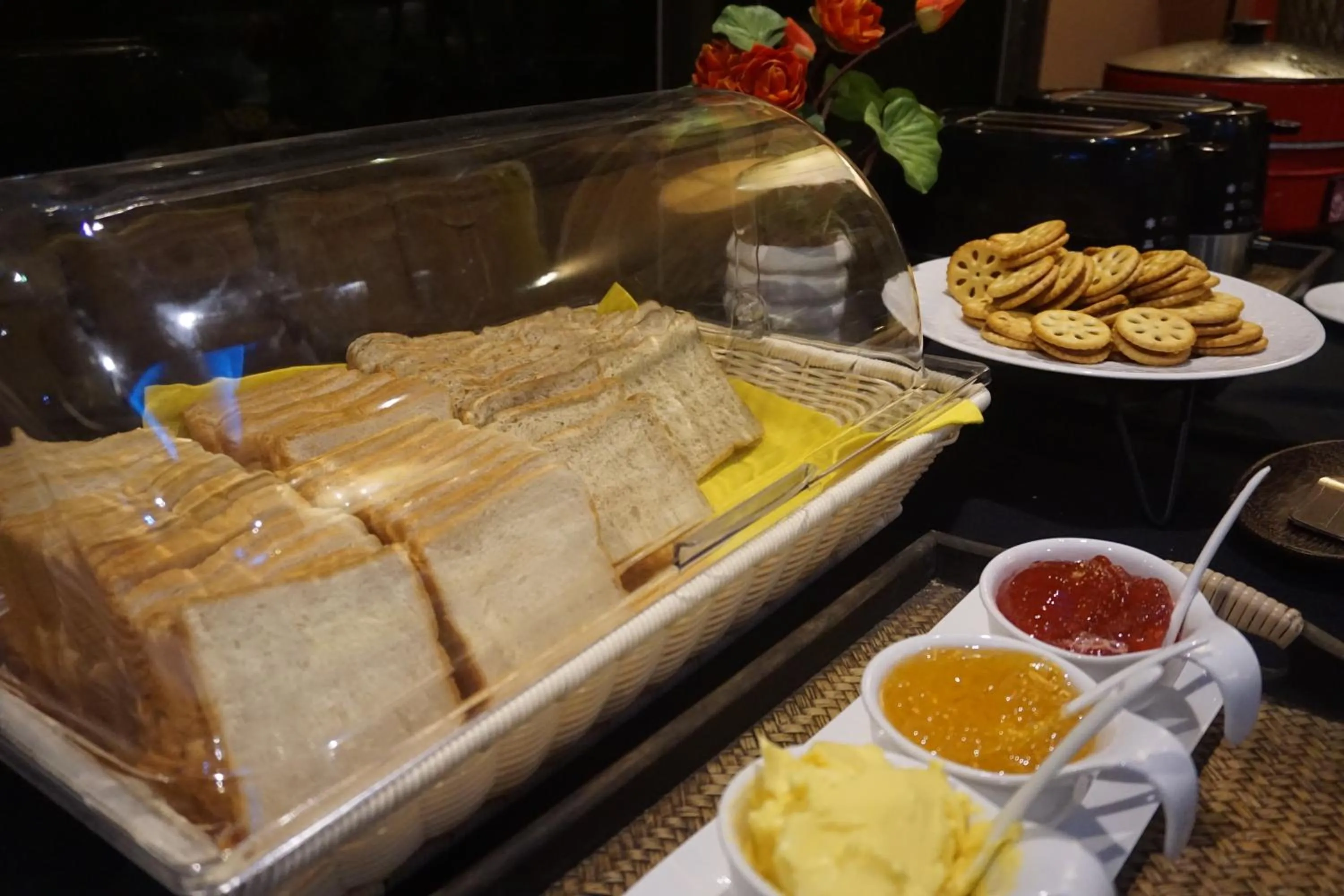 Food and drinks in Bangkok Travel Suites Hotel