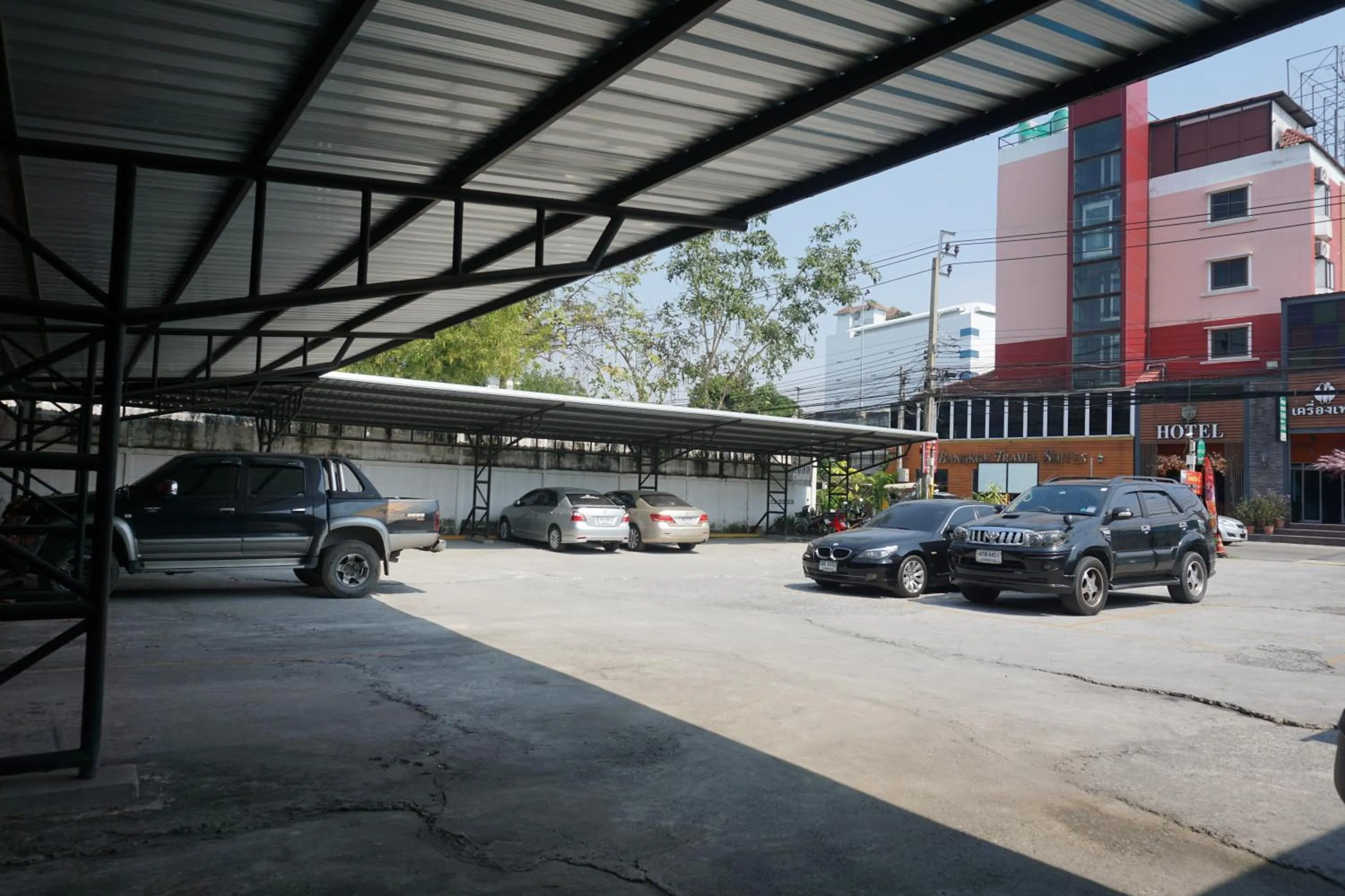 Area and facilities in Bangkok Travel Suites Hotel