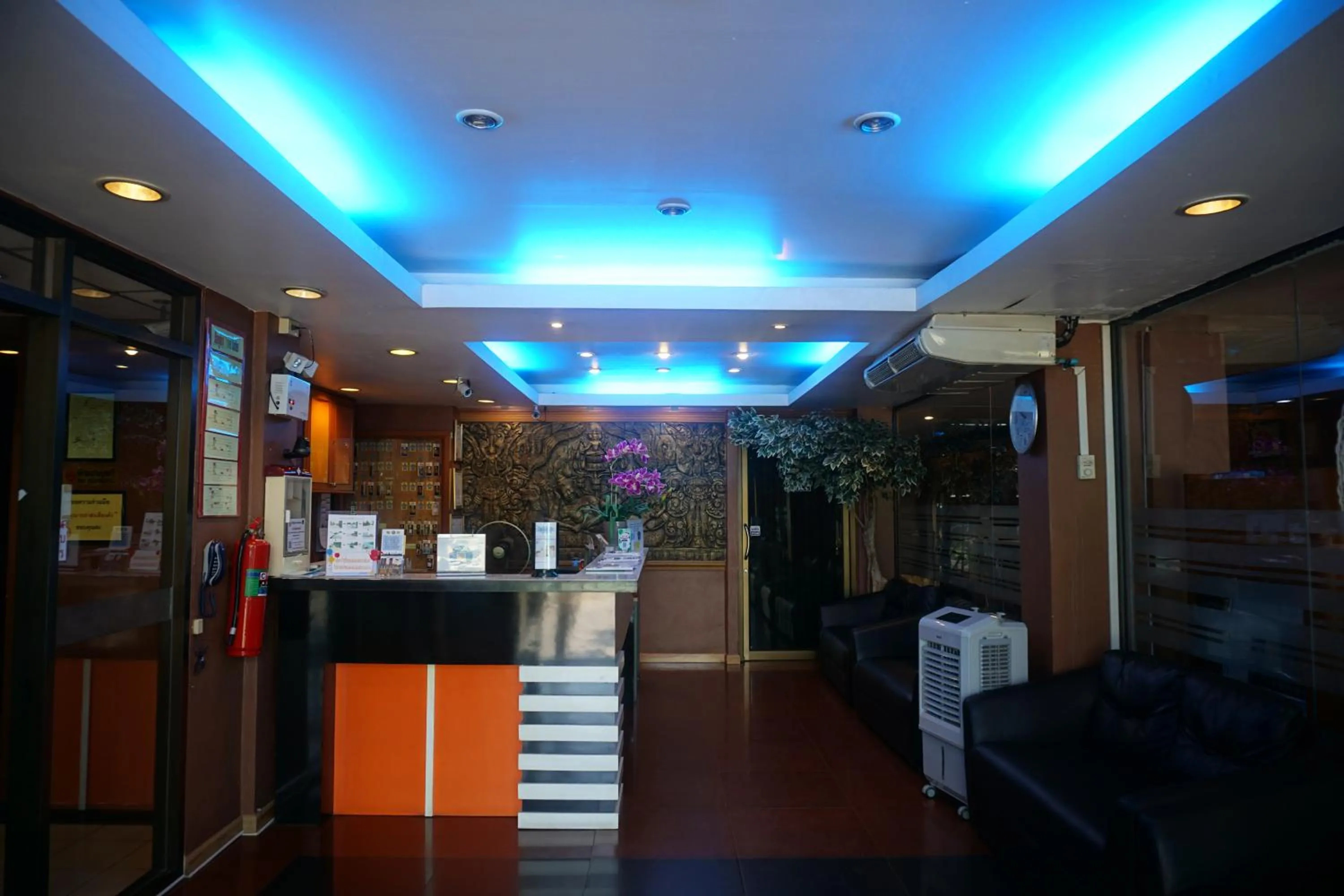 Area and facilities in Bangkok Travel Suites Hotel