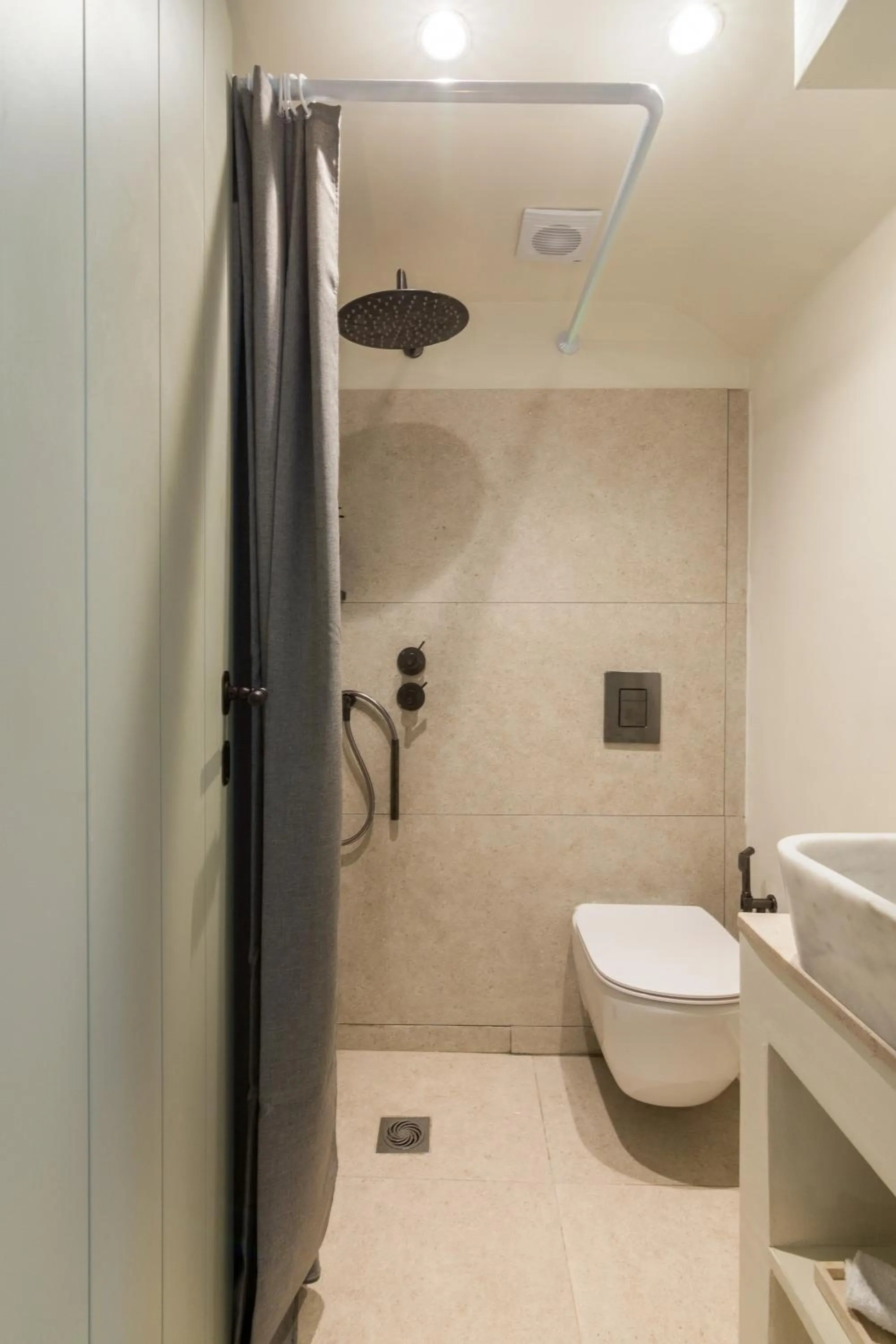 Shower in Maison Muse