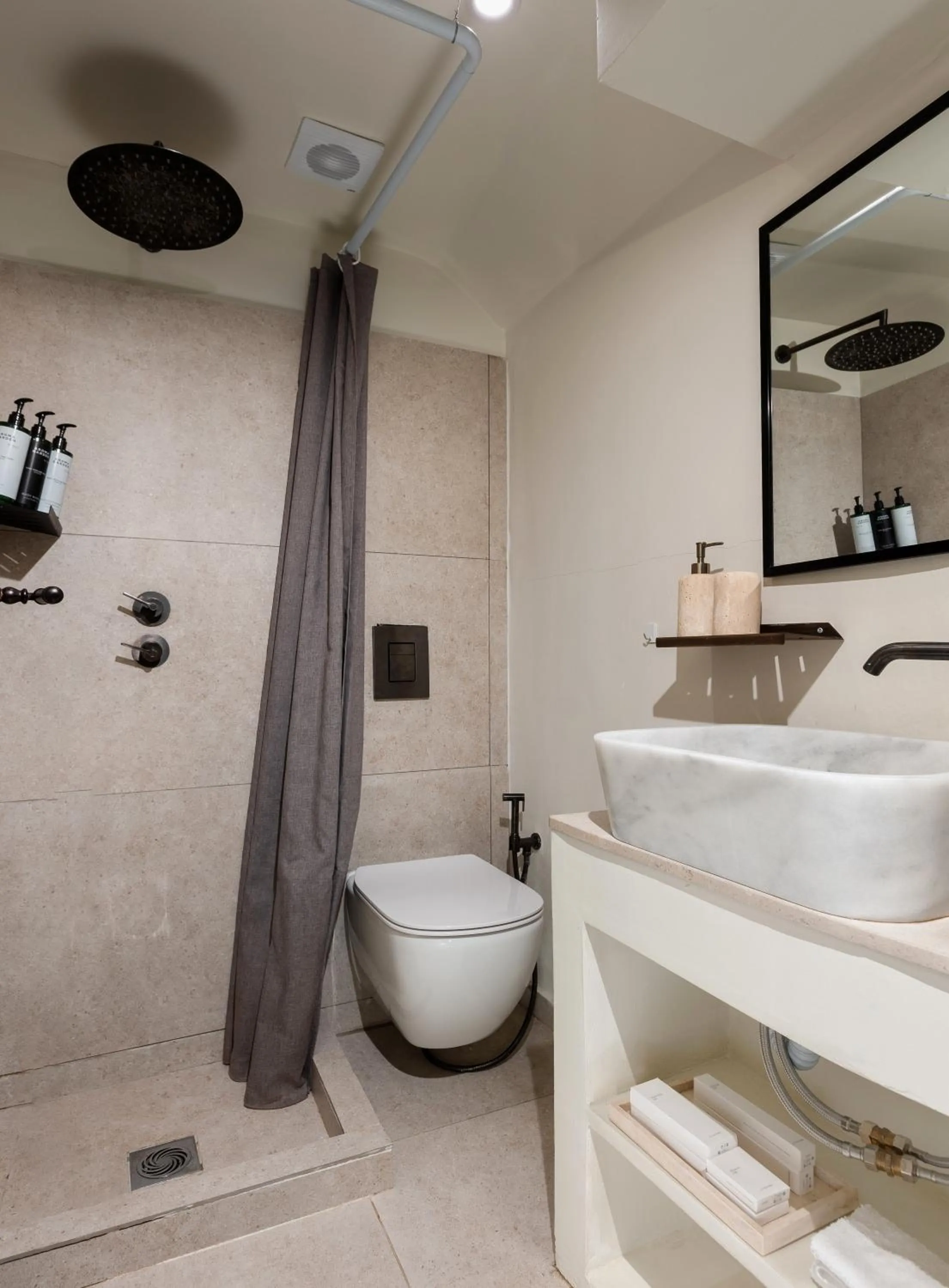 Shower in Maison Muse