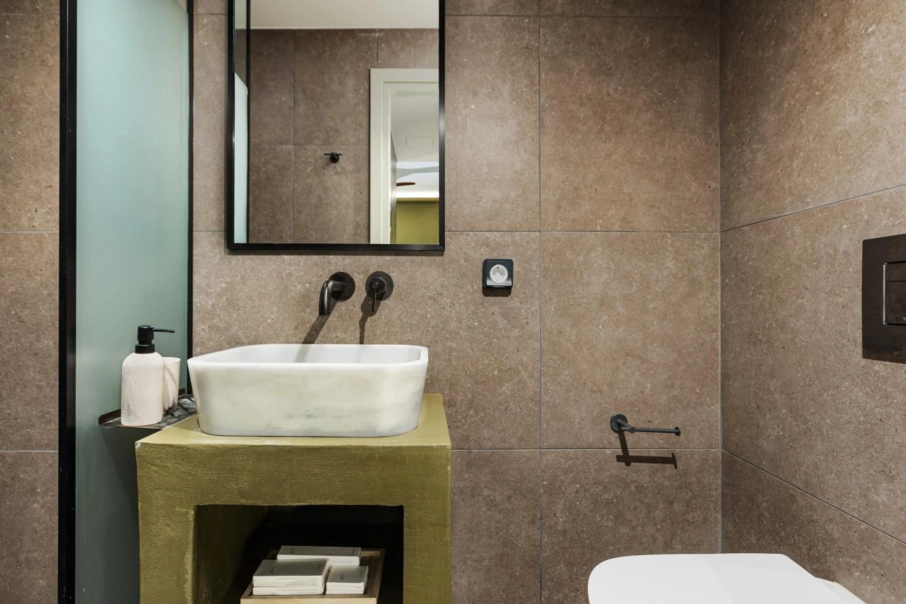 Shower in Maison Muse