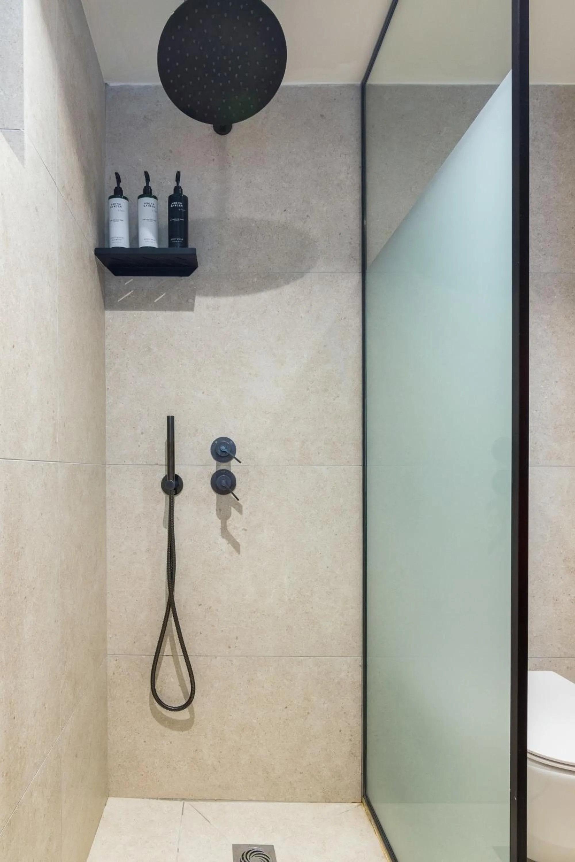 Shower in Maison Muse
