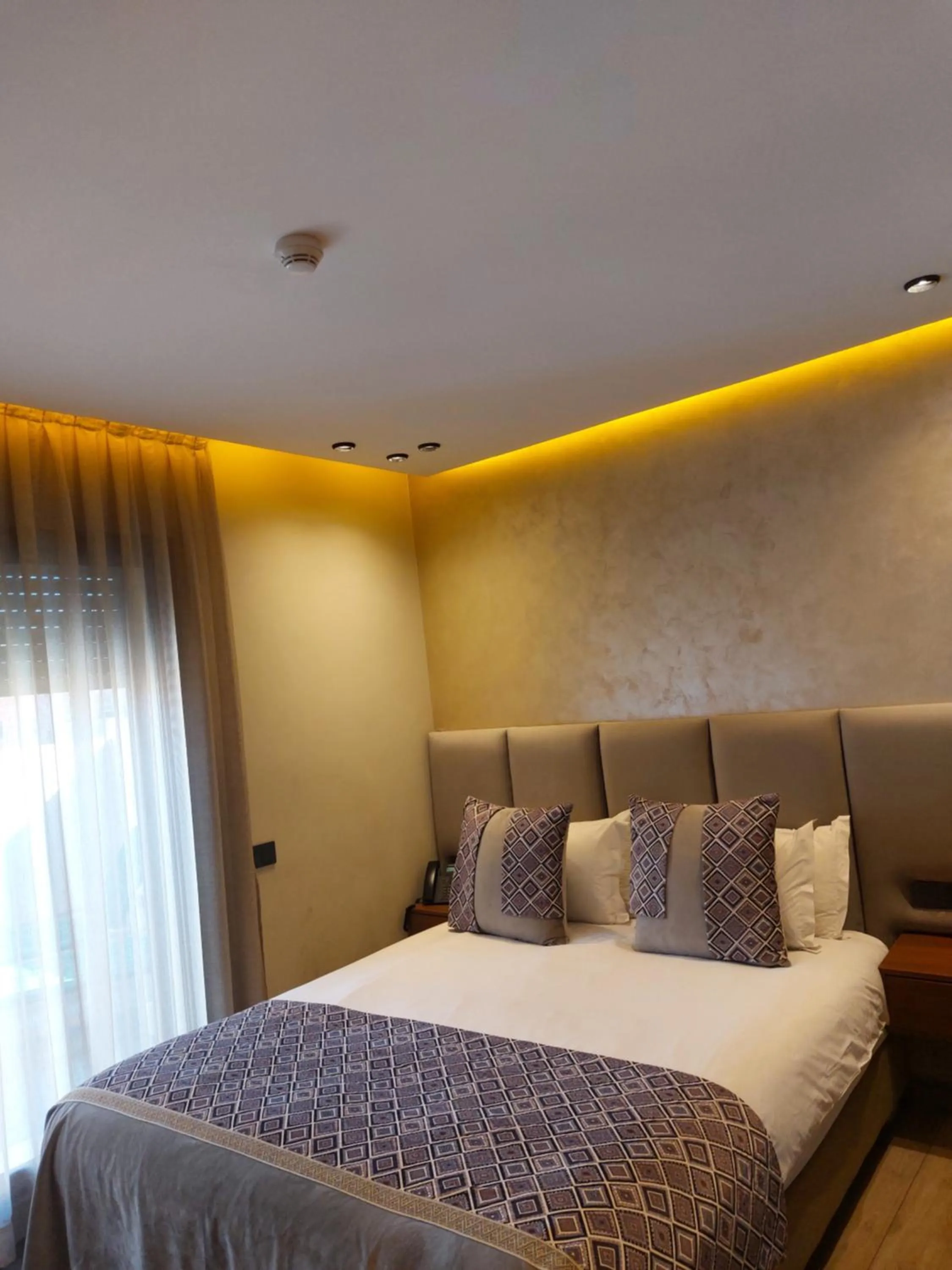 Bed in Swiss Continental Hôtel