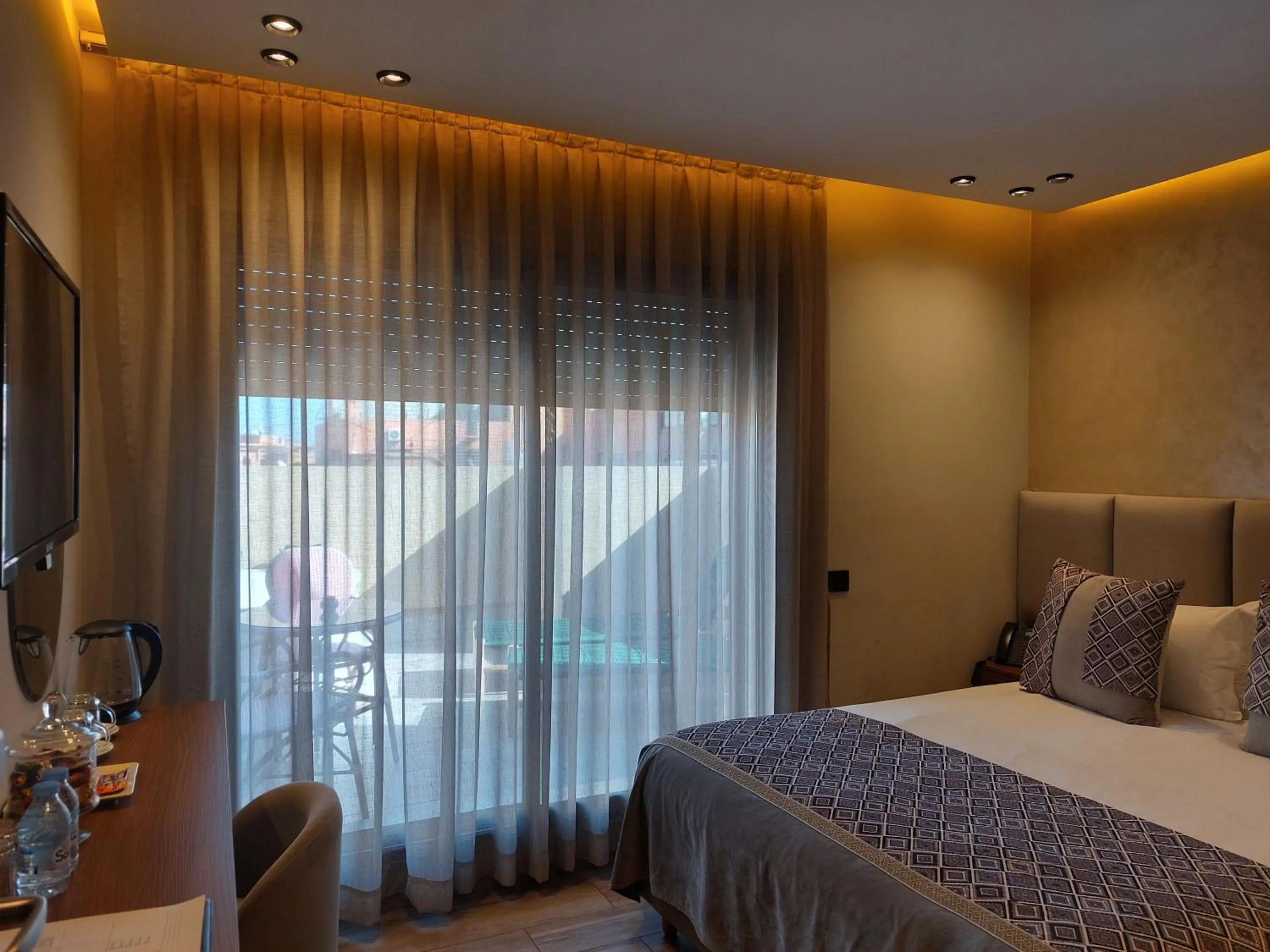 Bed in Swiss Continental Hôtel