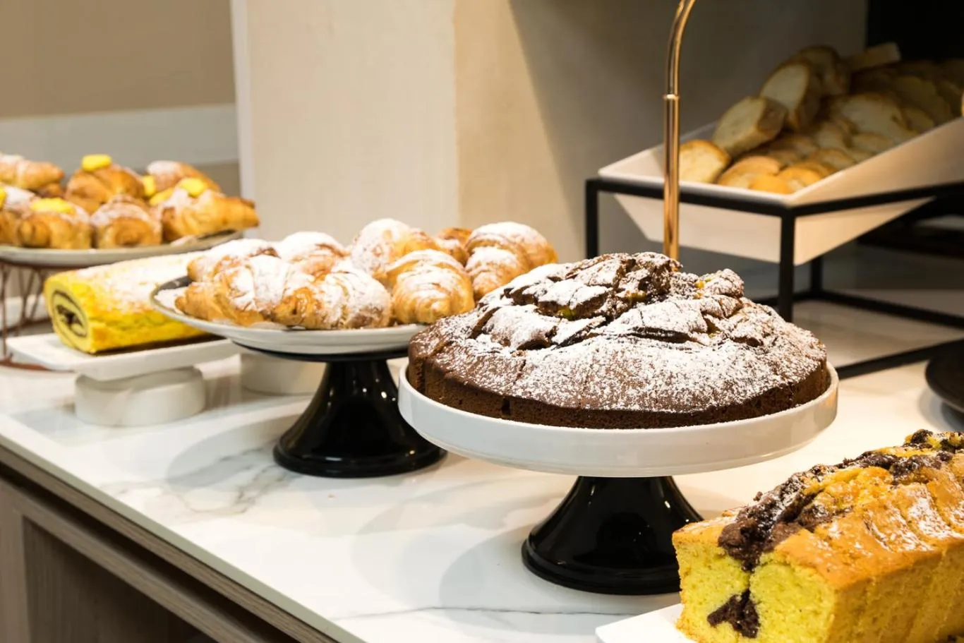 Breakfast in Massimi City Garden