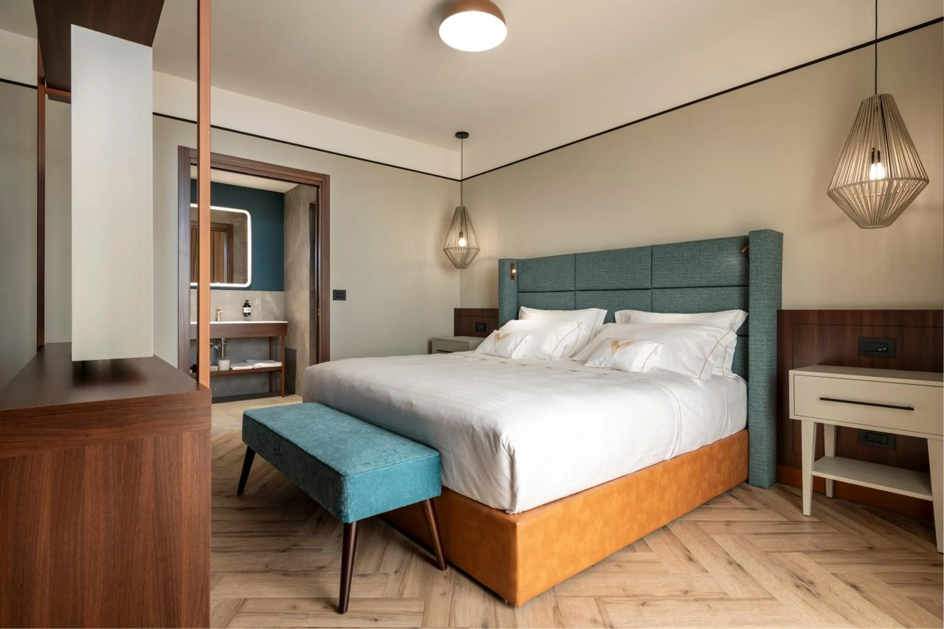 Bed in Visionair Suites & SPA-Room Only e Honesty Bar