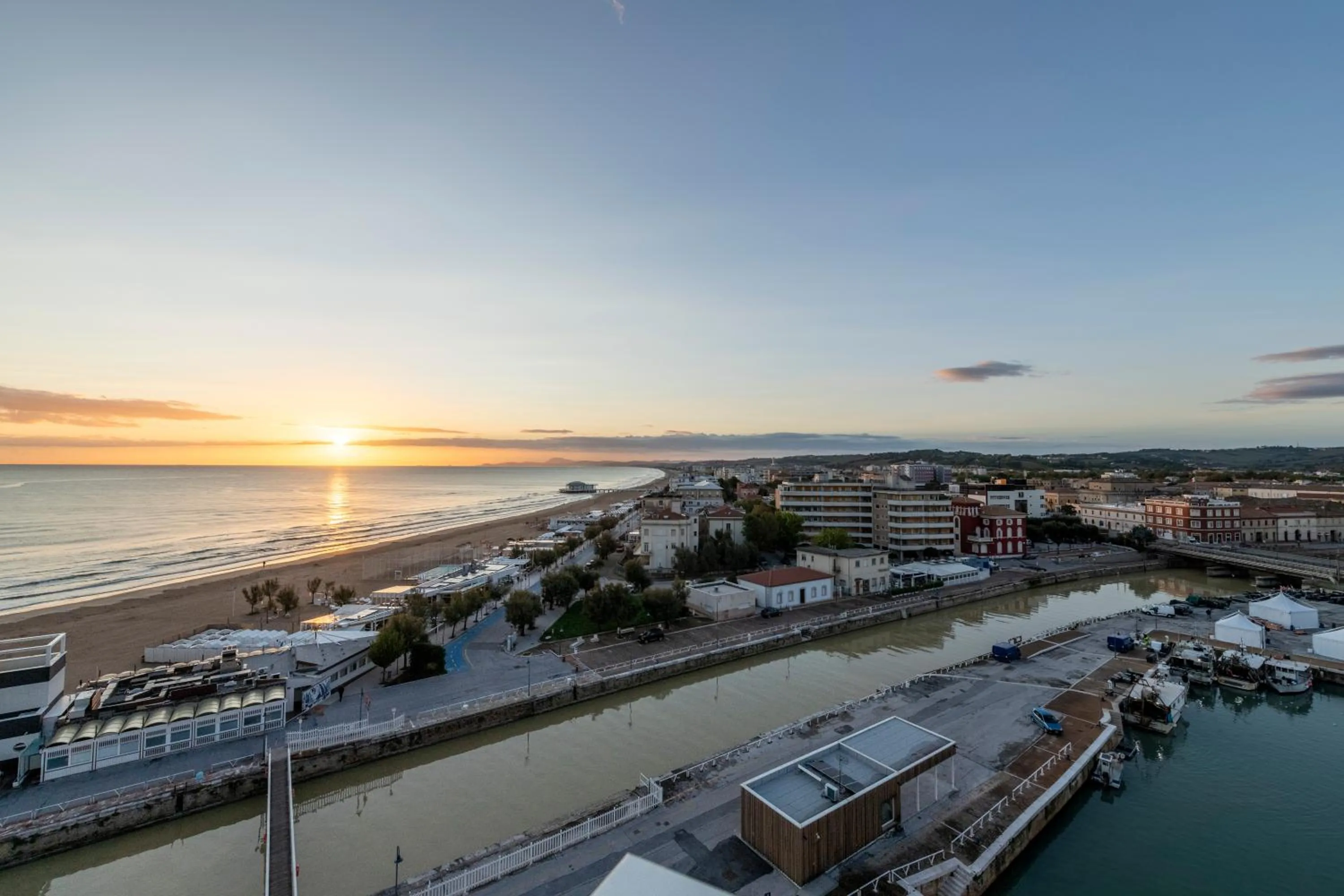 City view in Visionair Suites & SPA-Room Only e Honesty Bar