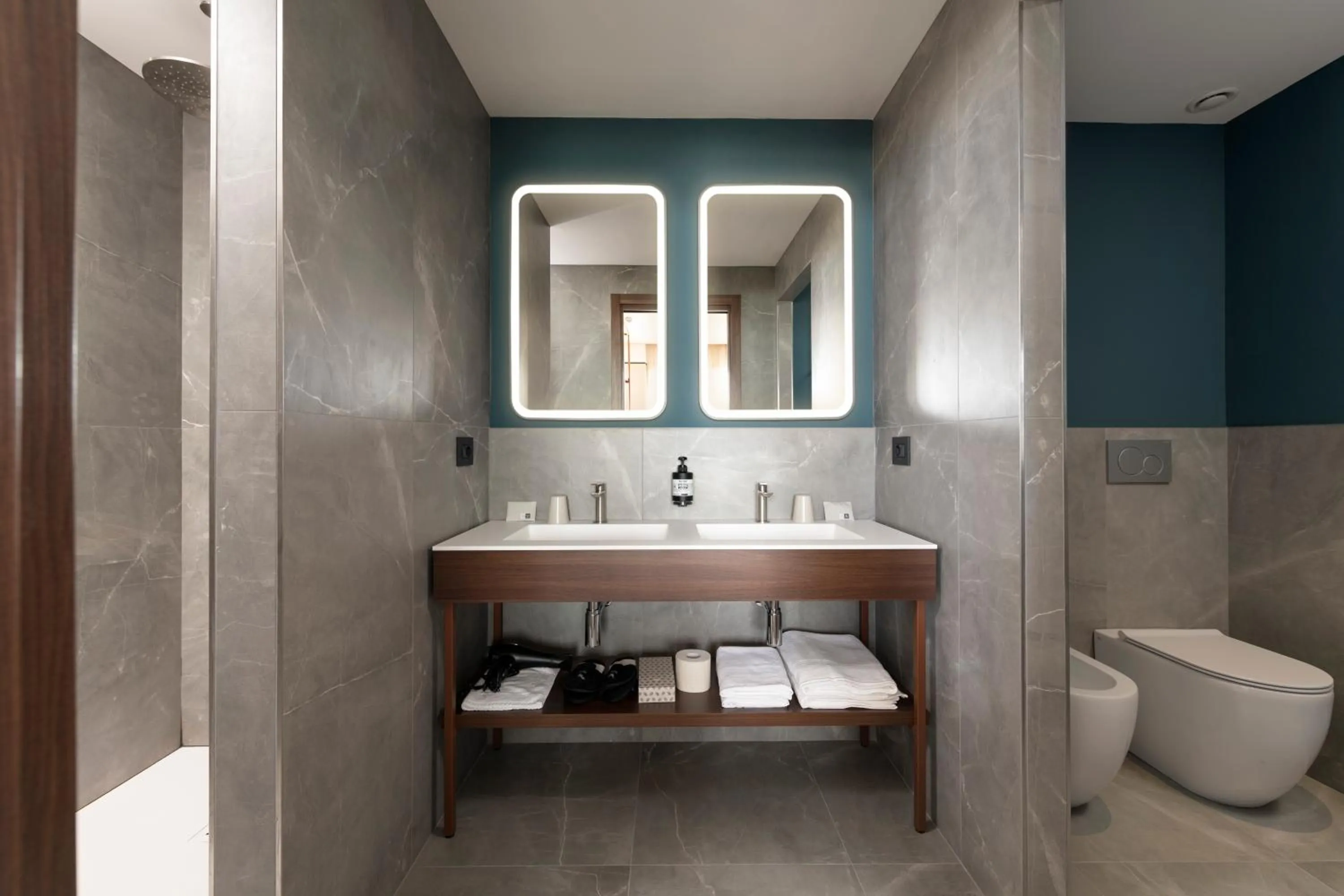 Shower in Visionair Suites & SPA-Room Only e Honesty Bar