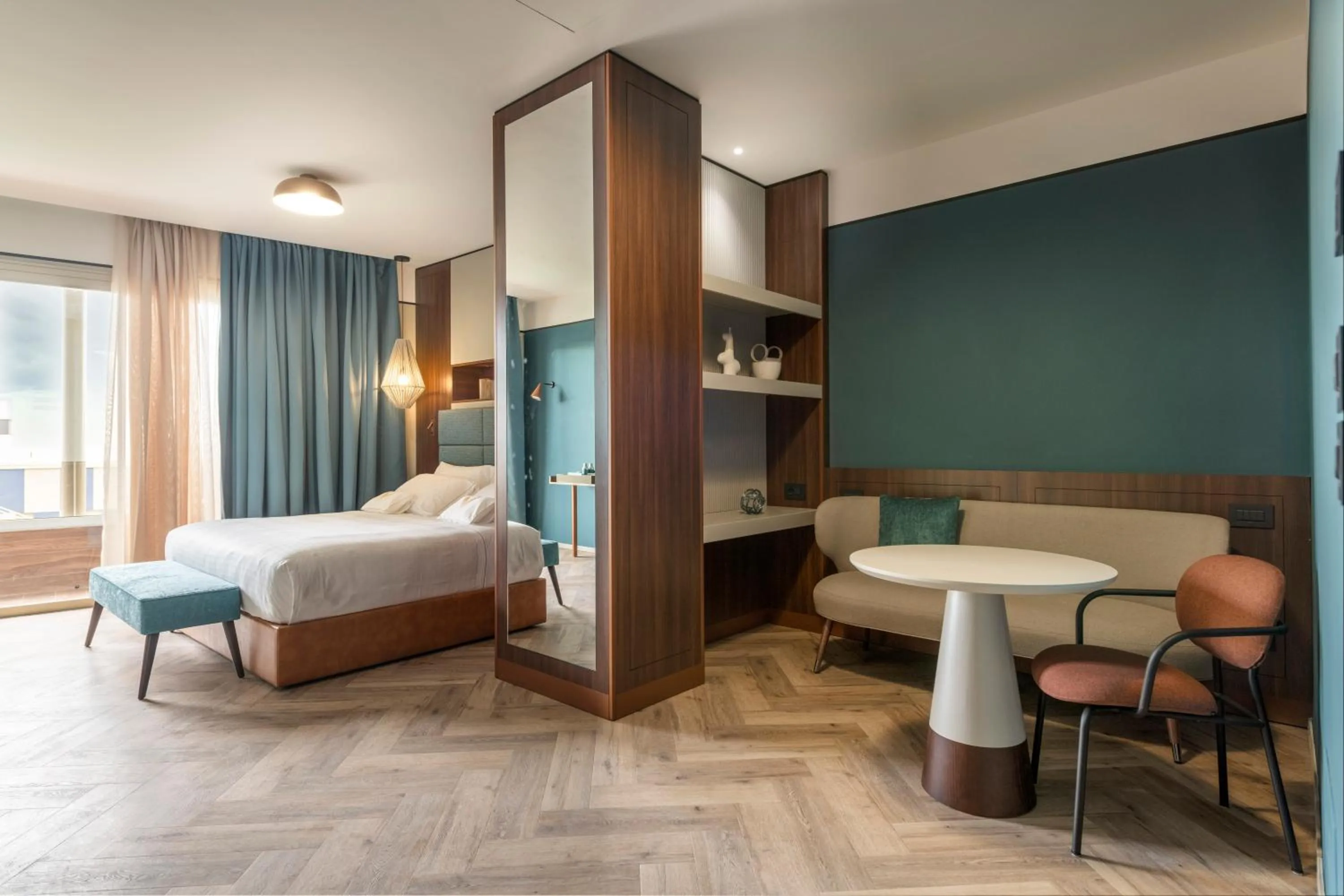 Bed in Visionair Suites & SPA-Room Only e Honesty Bar