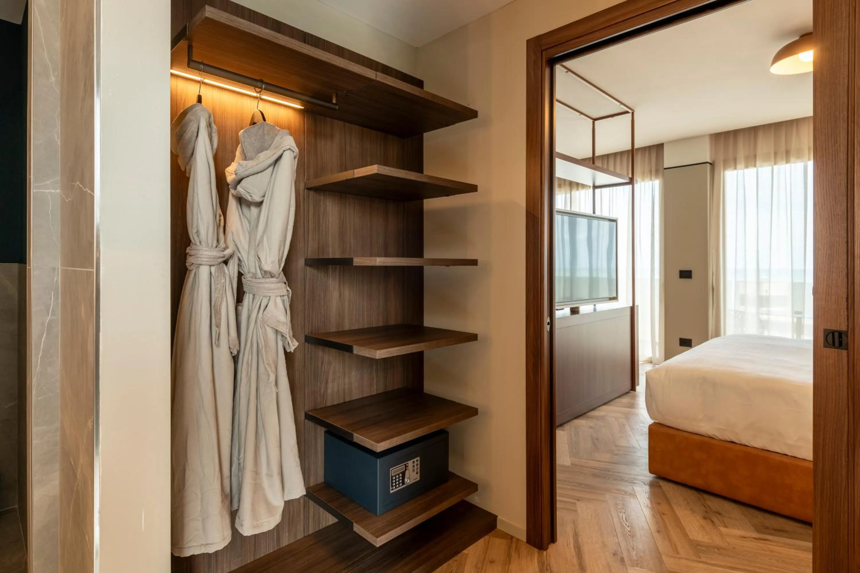 Bedroom, Bed in Visionair Suites & SPA-Room Only e Honesty Bar